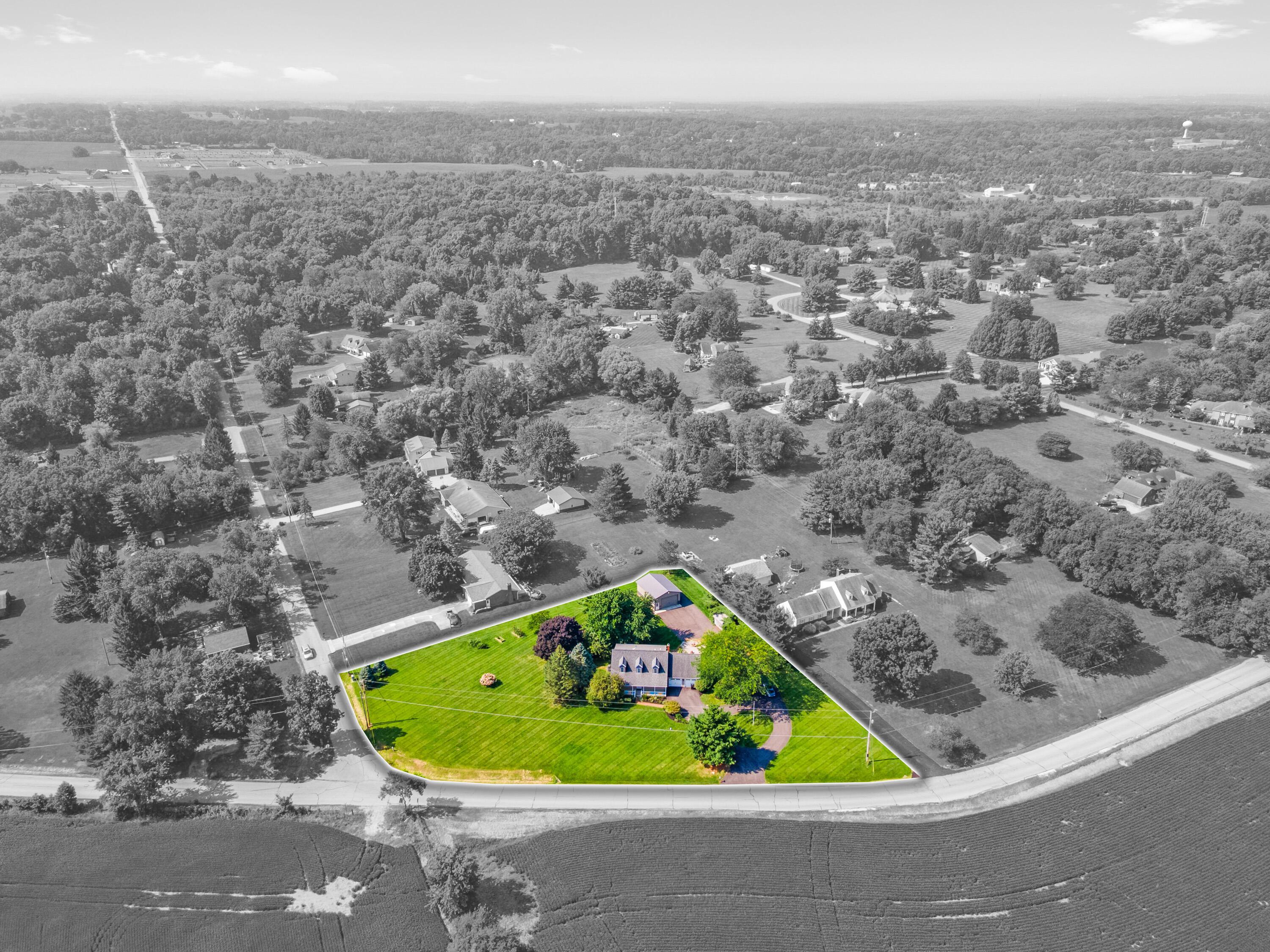10025 Slough Road Property Photo 4