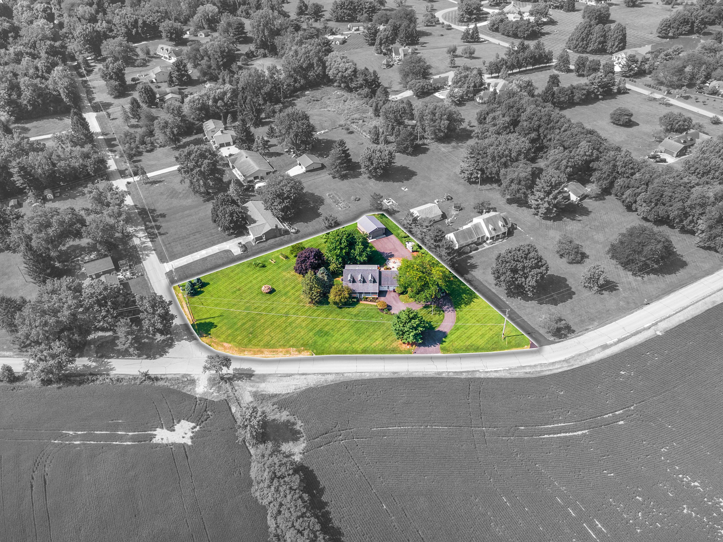 10025 Slough Road Property Photo 8