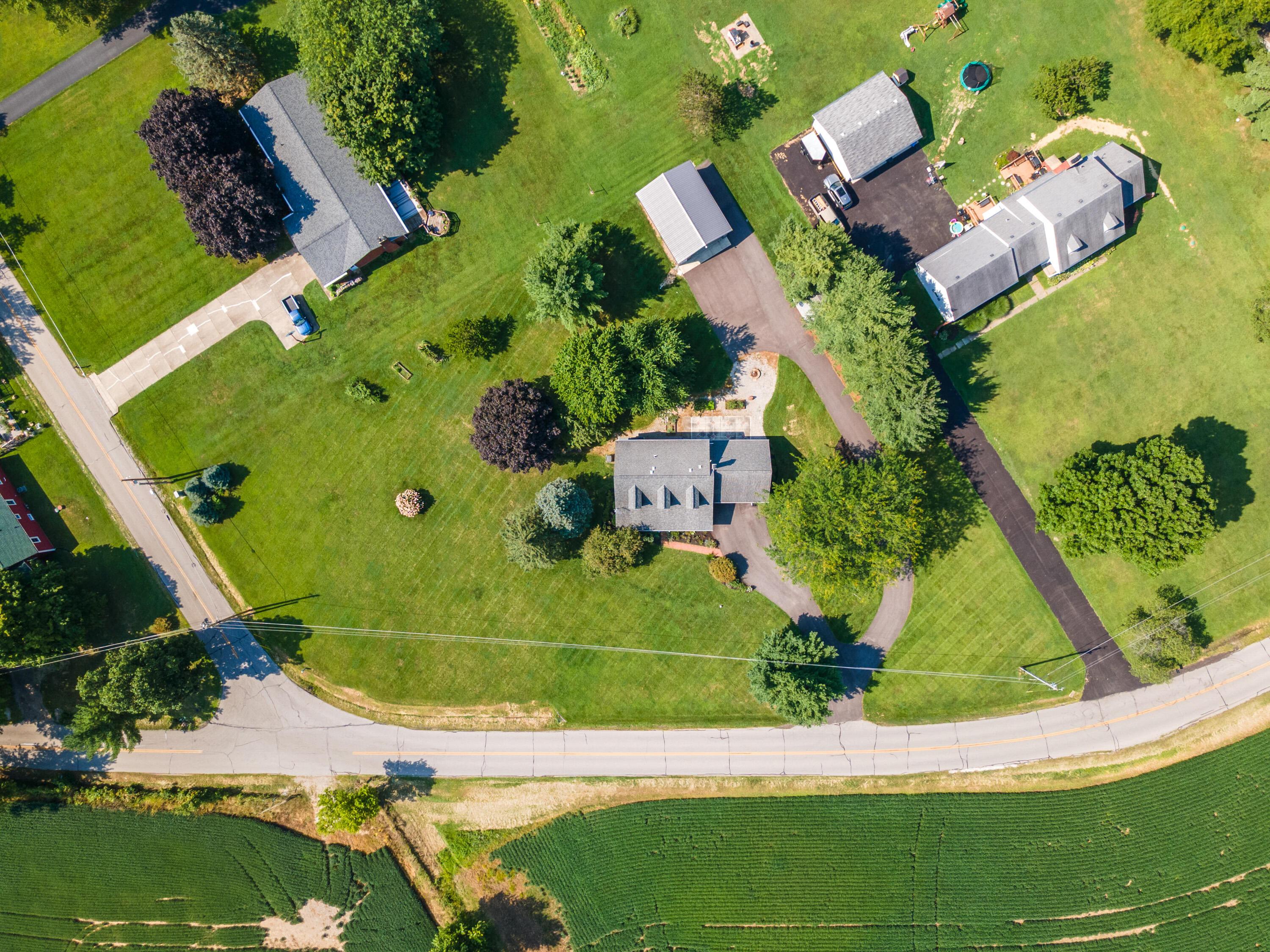 10025 Slough Road Property Photo 9