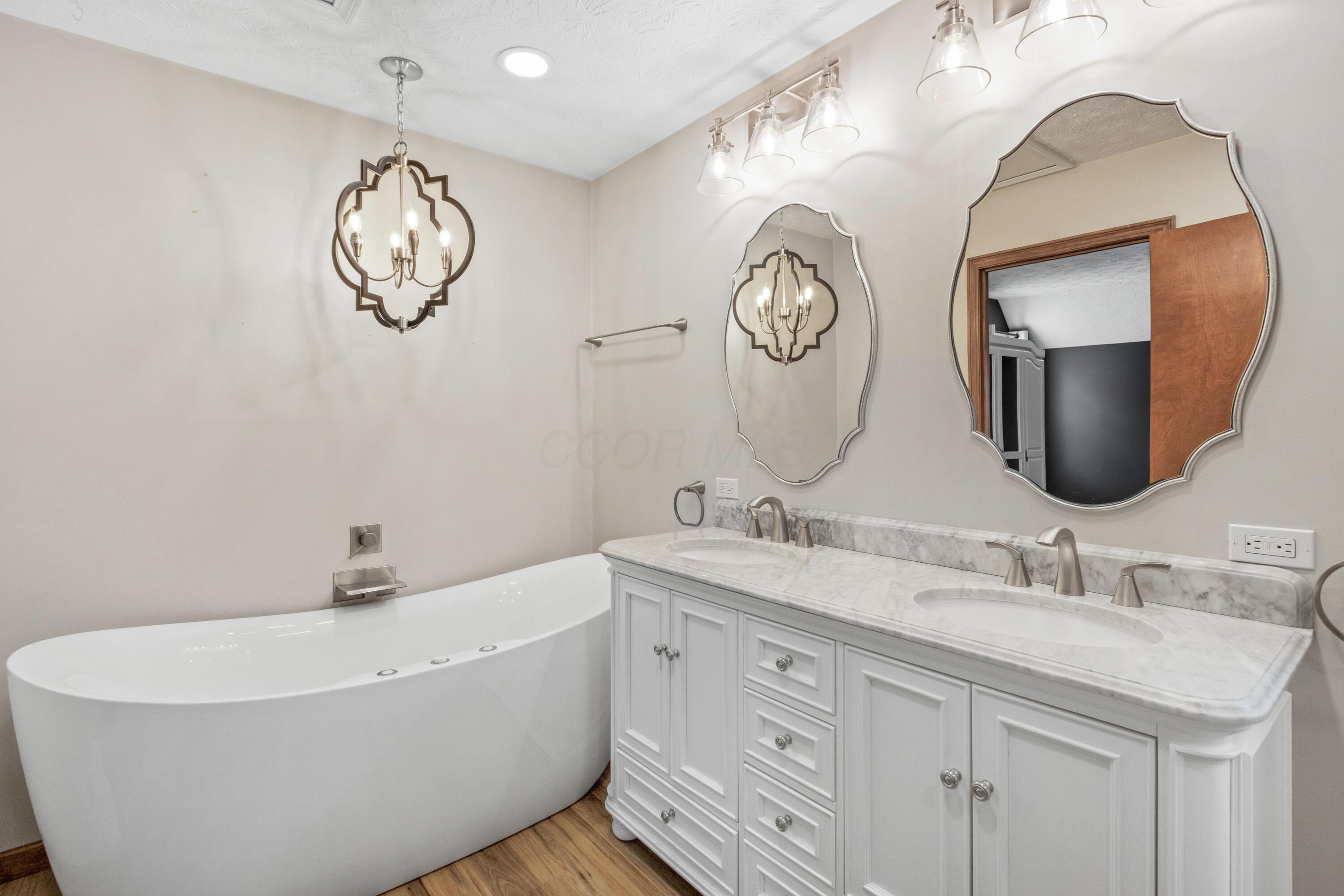 10025 Slough Road Property Photo 38