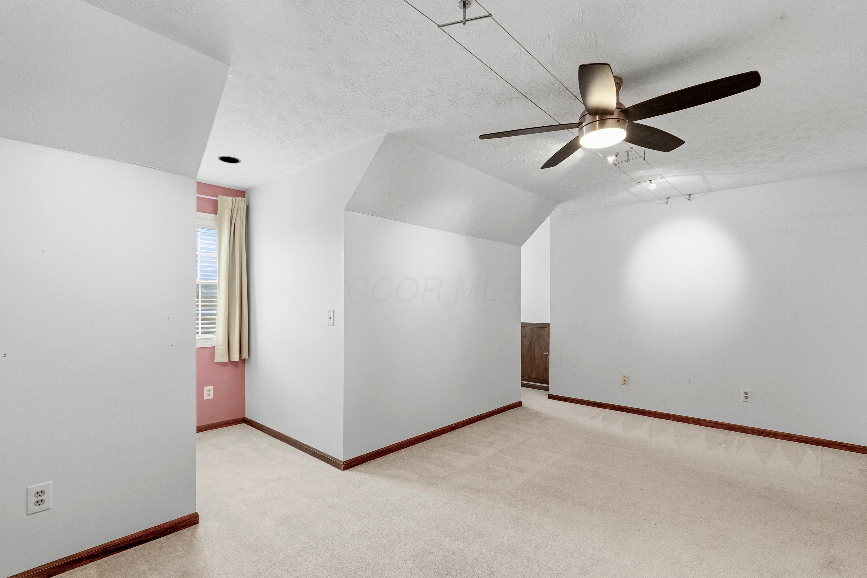 10025 Slough Road Property Photo 40