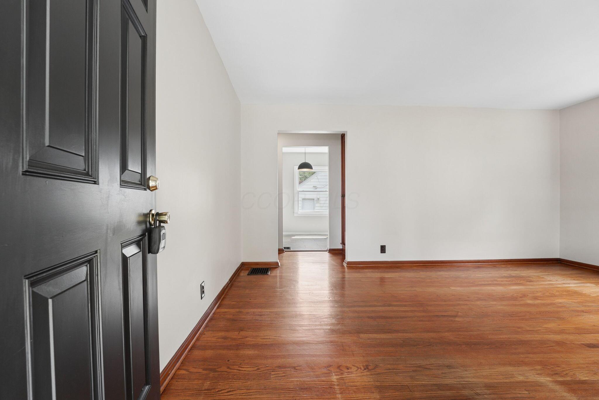 375 E Royal Forest Boulevard Property Photo 4
