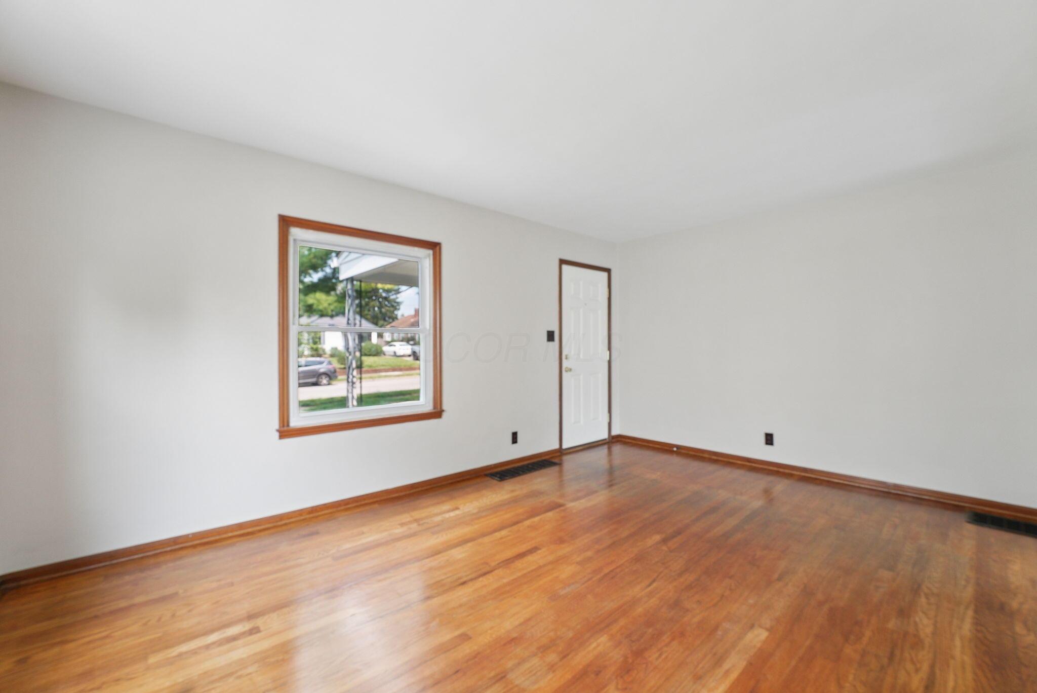 375 E Royal Forest Boulevard Property Photo 5