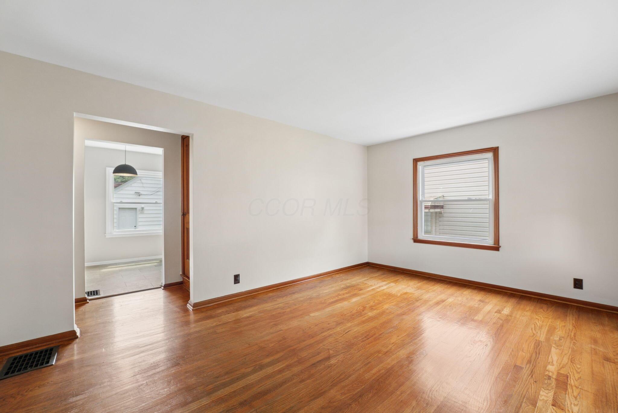 375 E Royal Forest Boulevard Property Photo 6