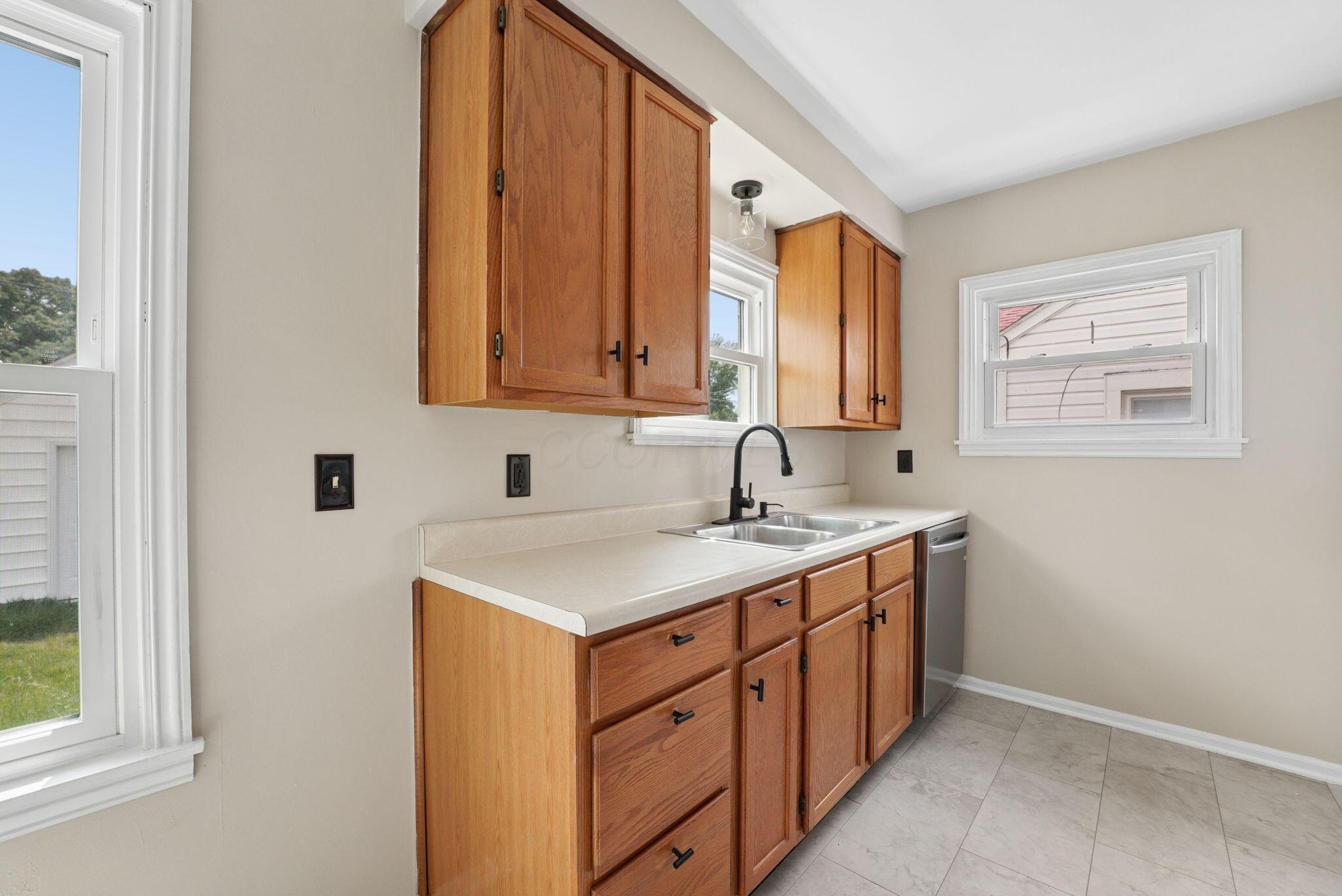 375 E Royal Forest Boulevard Property Photo 9