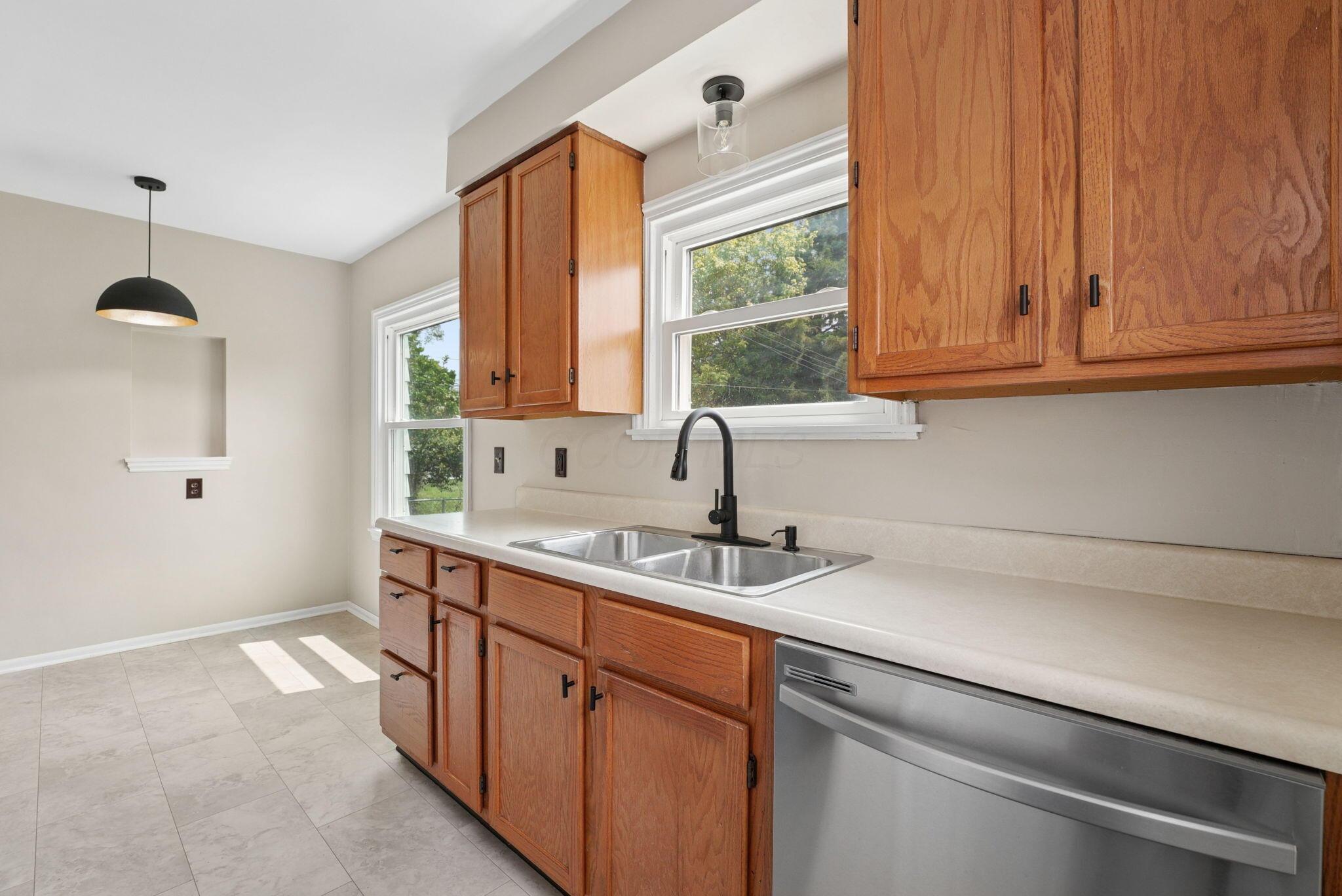 375 E Royal Forest Boulevard Property Photo 10
