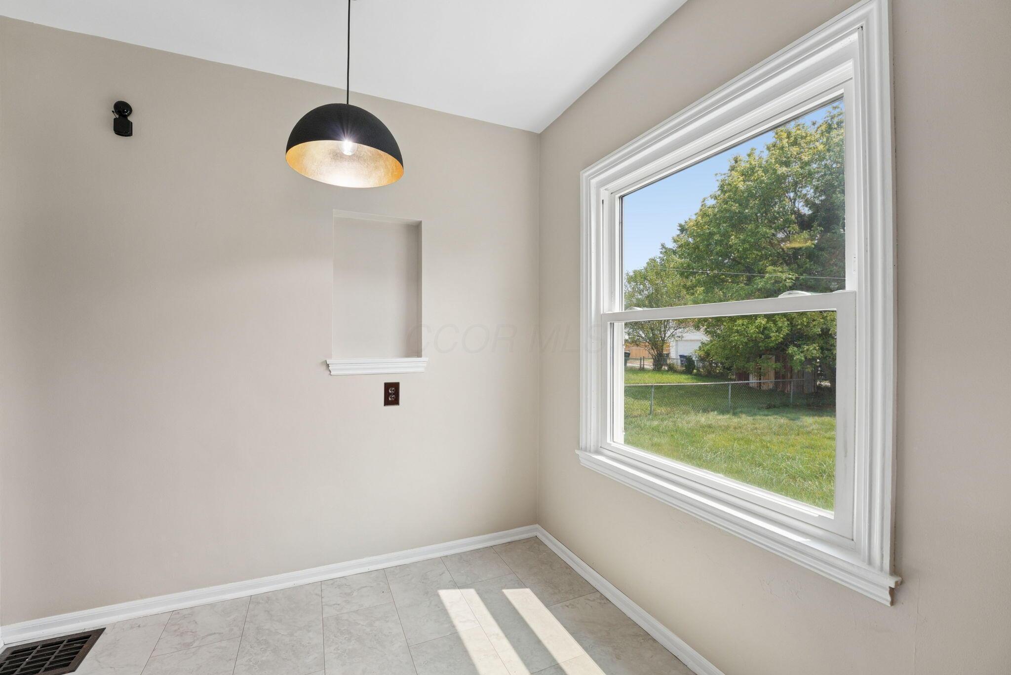 375 E Royal Forest Boulevard Property Photo 11