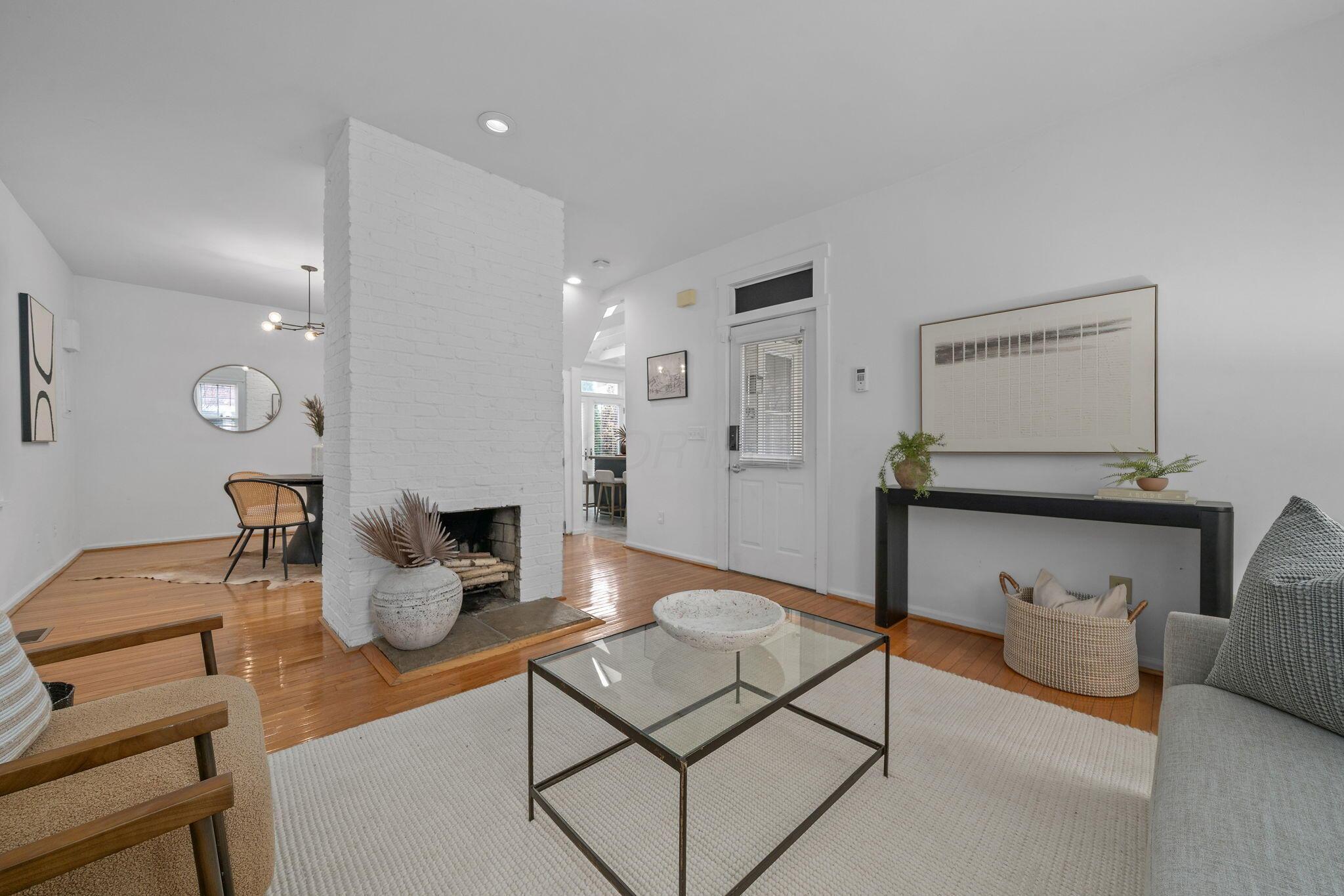 693 Kerr Street Property Photo 6