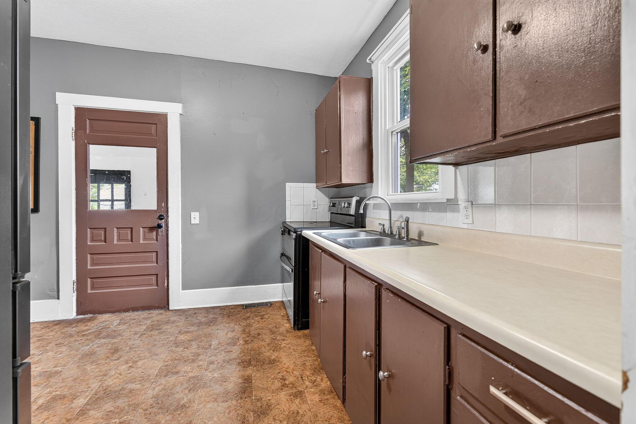 413 E Brown Avenue Property Photo 9