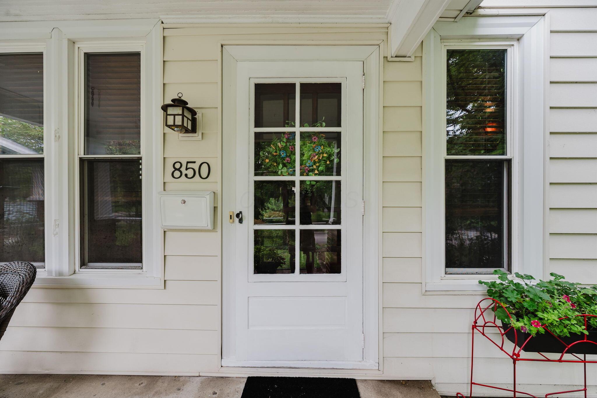 850 College Avenue Property Photo 10