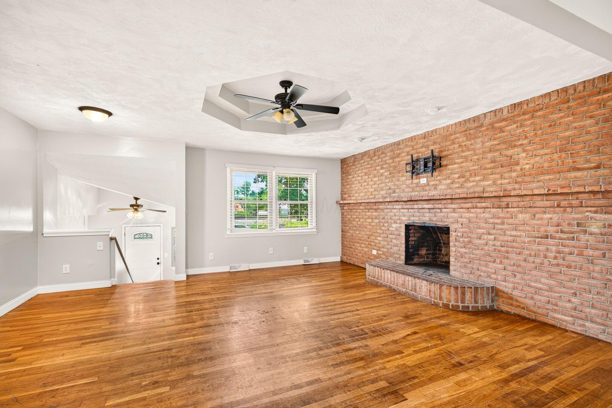 17 E Oak Street Property Photo 9