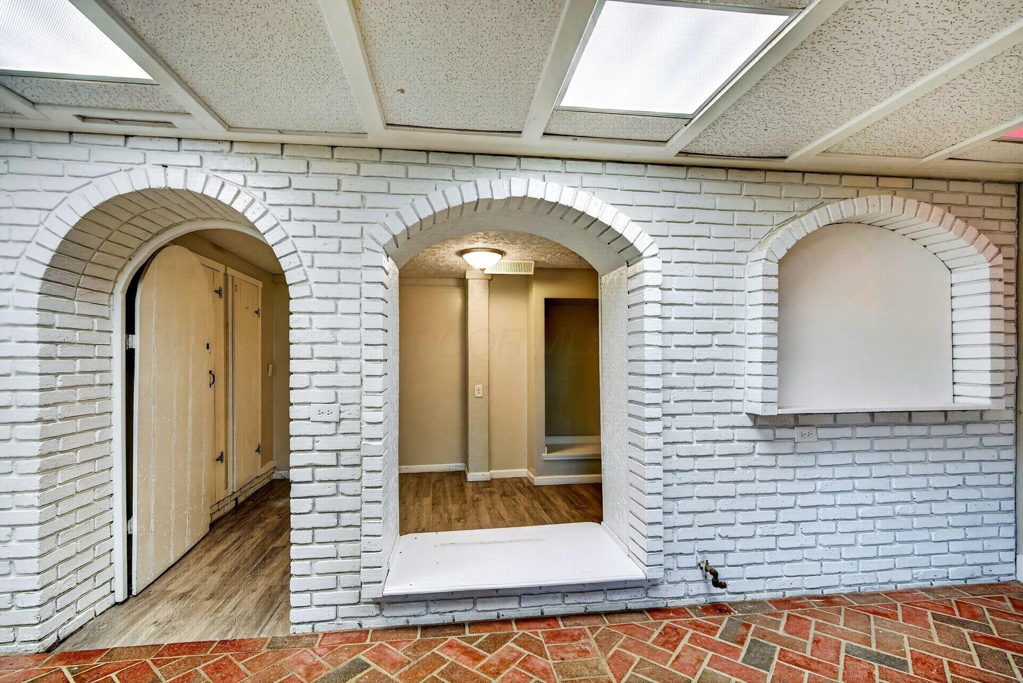 17 E Oak Street Property Photo 17