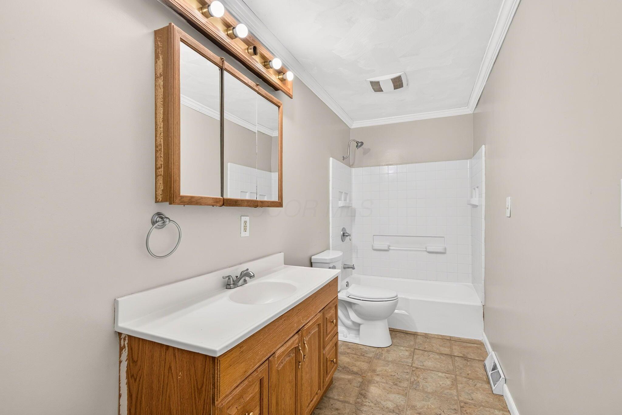 17 E Oak Street Property Photo 20