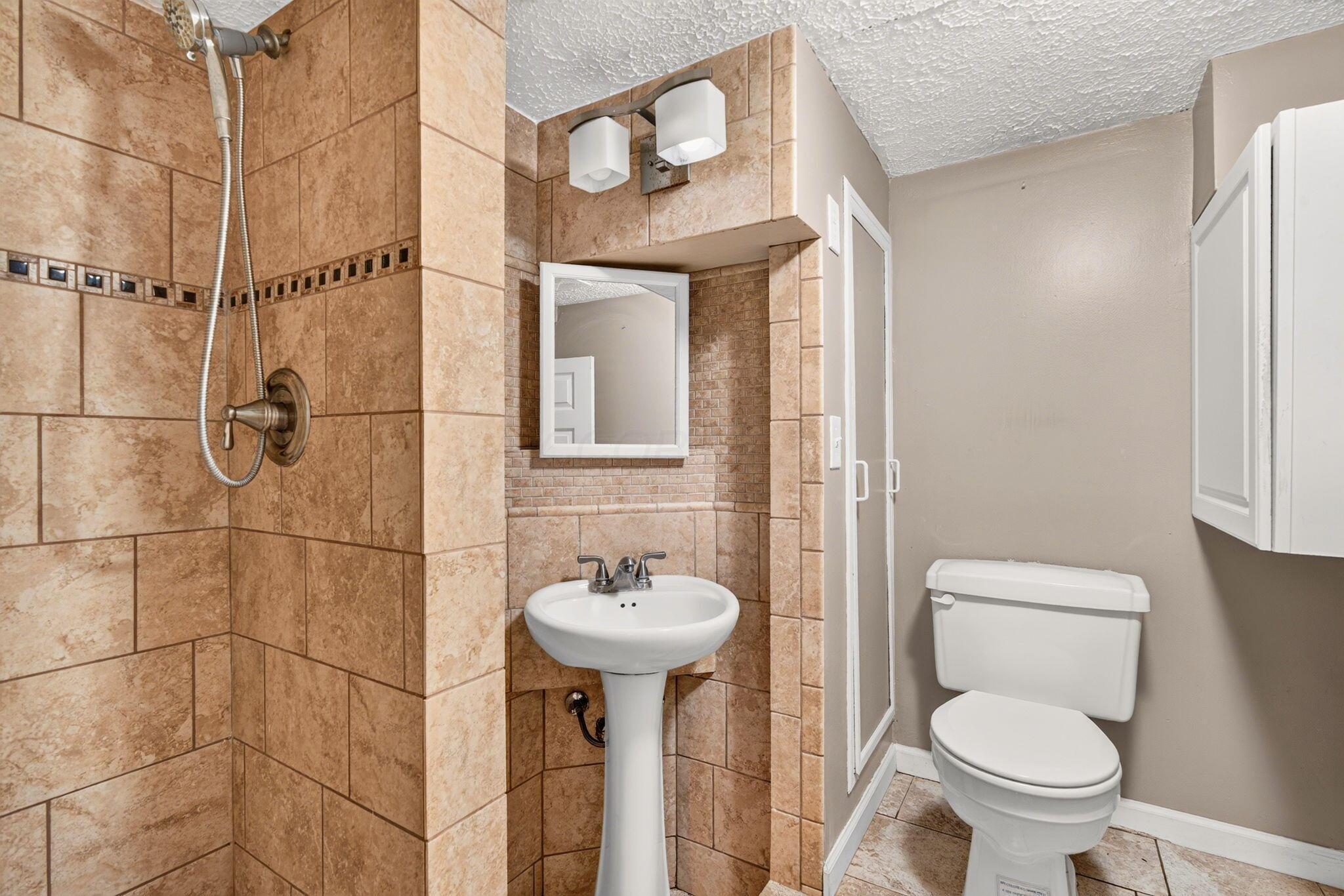 17 E Oak Street Property Photo 22