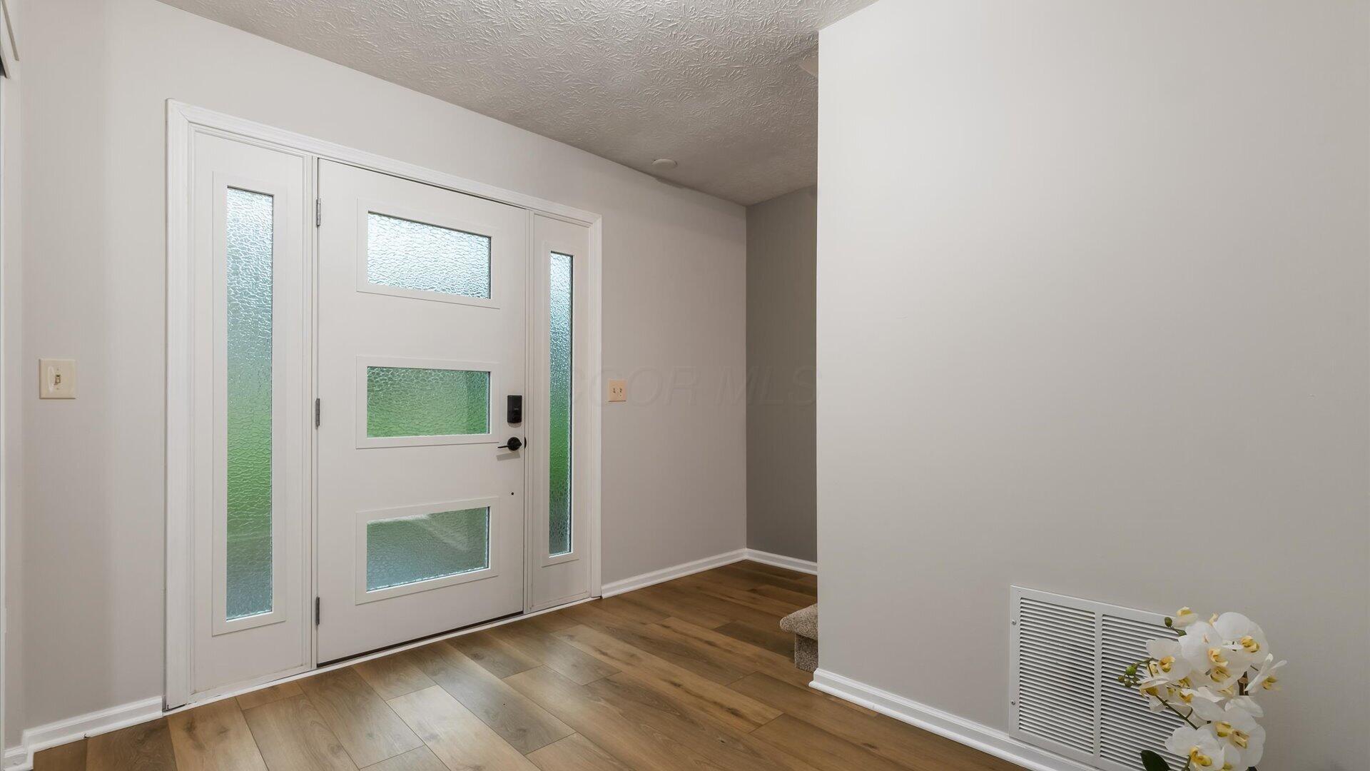 6641 Kennington Square S Property Photo 4