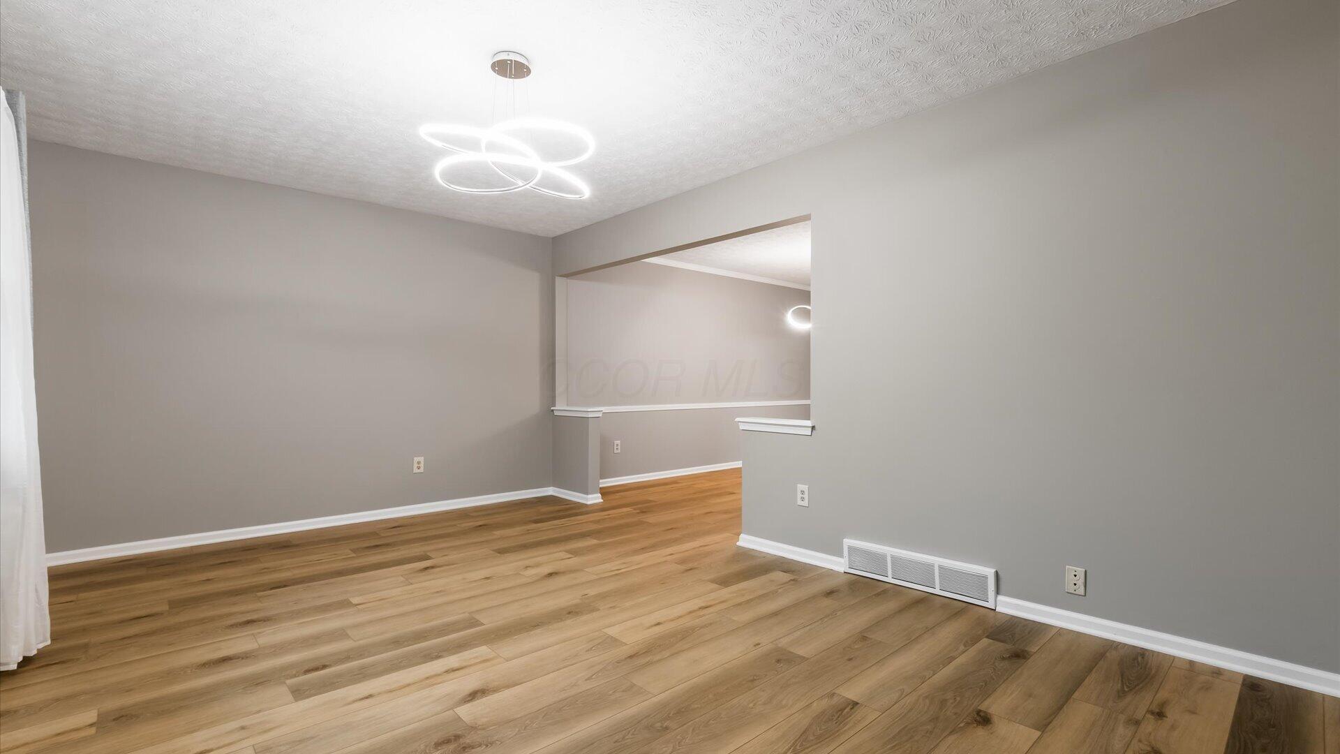 6641 Kennington Square S Property Photo 7