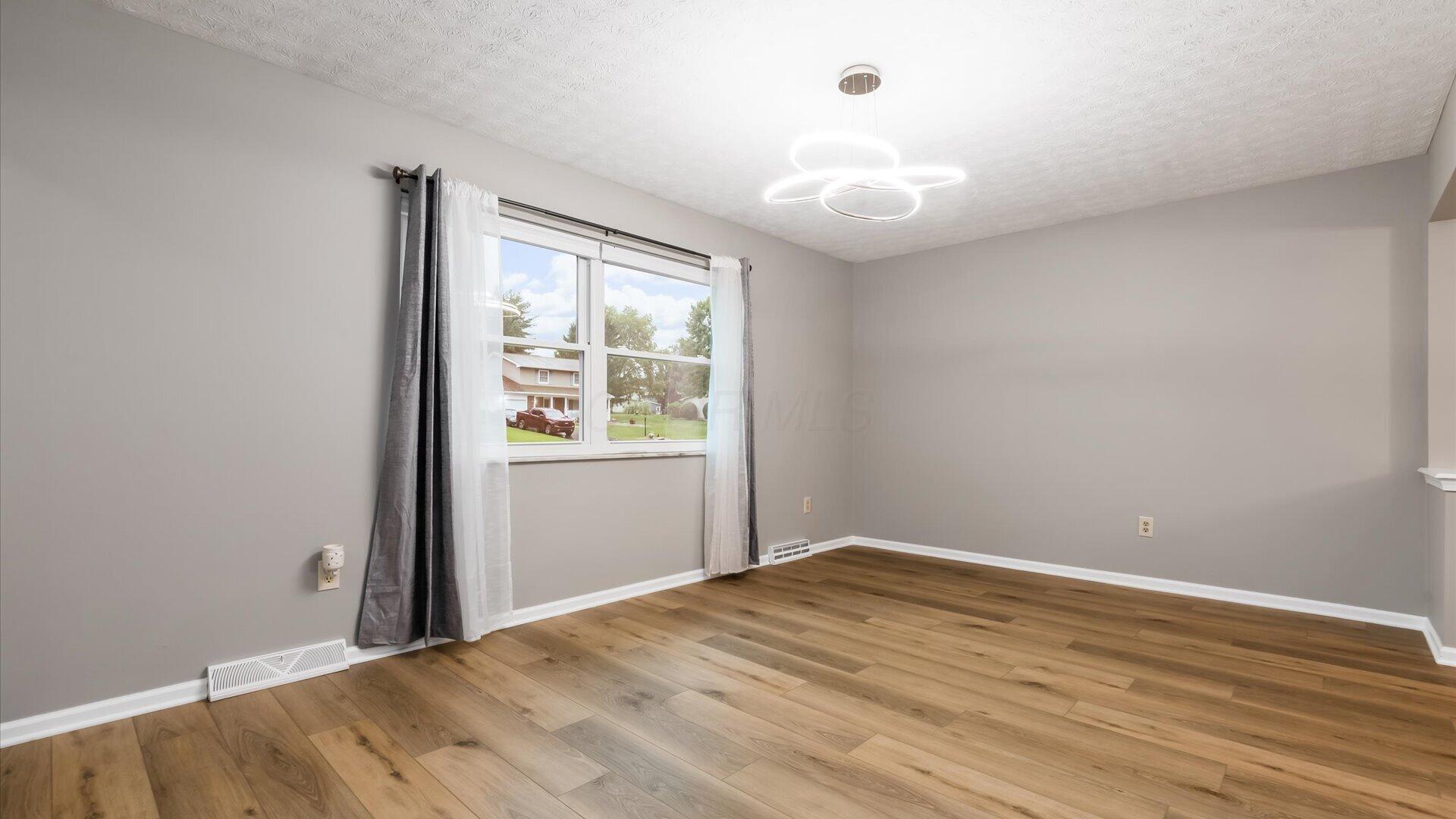 6641 Kennington Square S Property Photo 8