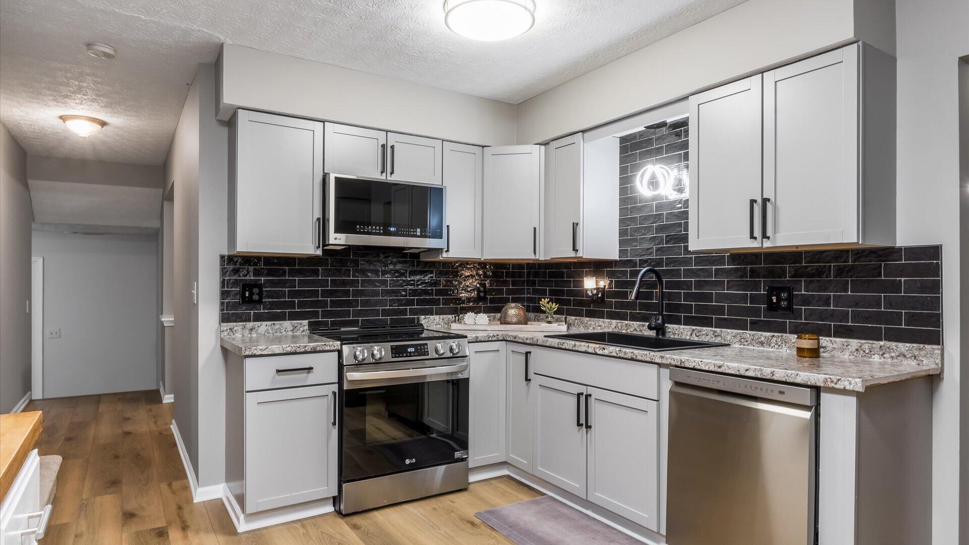 6641 Kennington Square S Property Photo 11