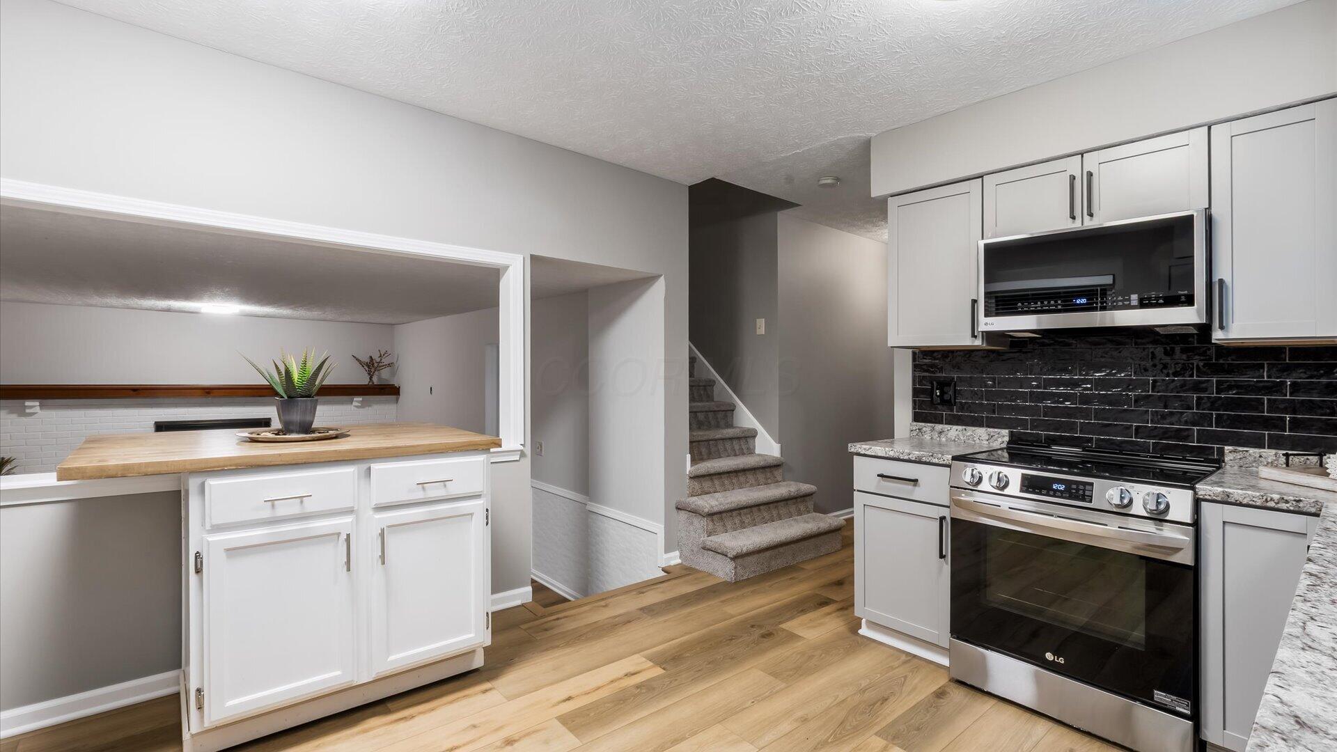 6641 Kennington Square S Property Photo 12