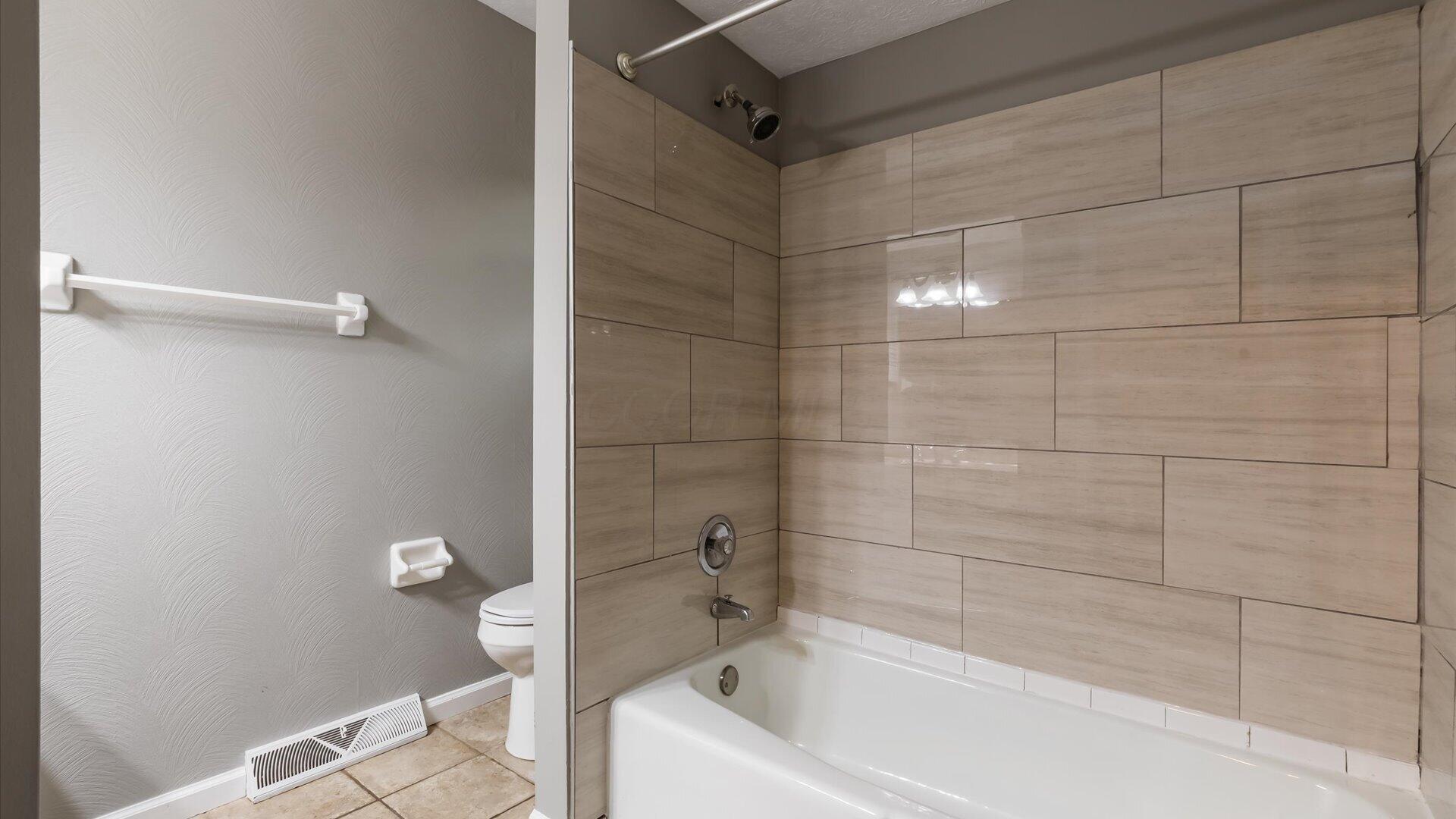 6641 Kennington Square S Property Photo 29