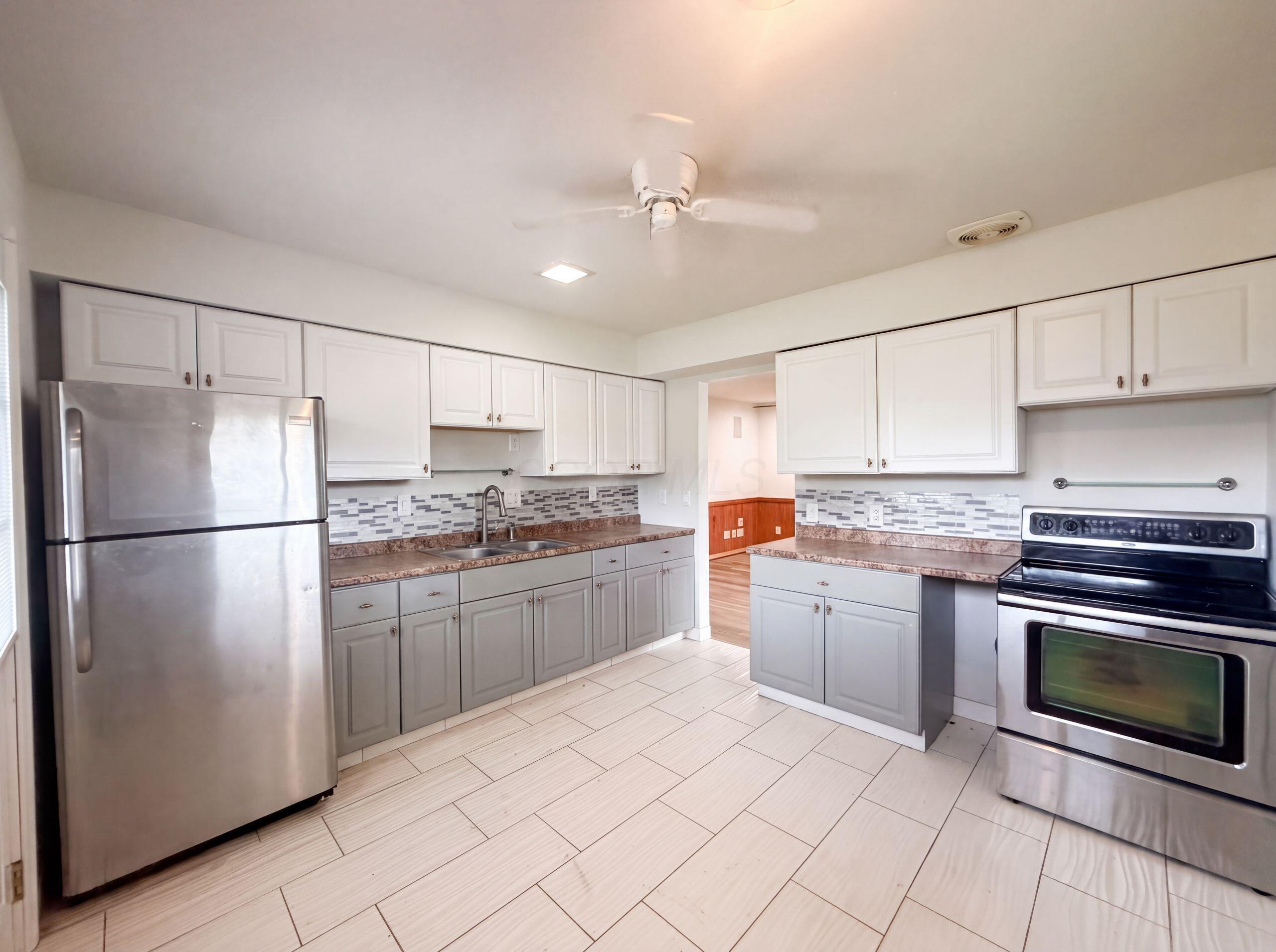 2221 Myrtle Avenue Property Photo 2