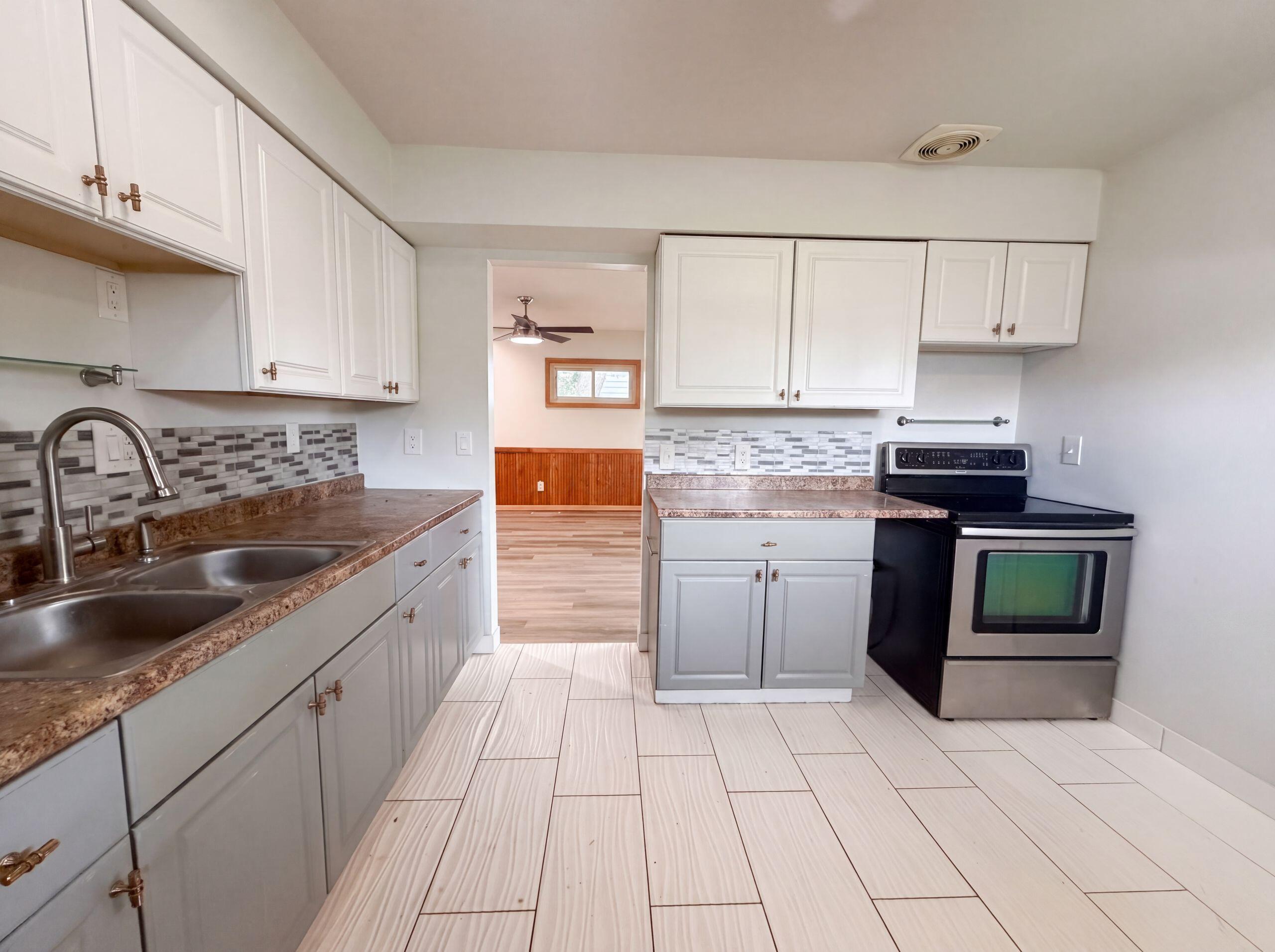 2221 Myrtle Avenue Property Photo 7