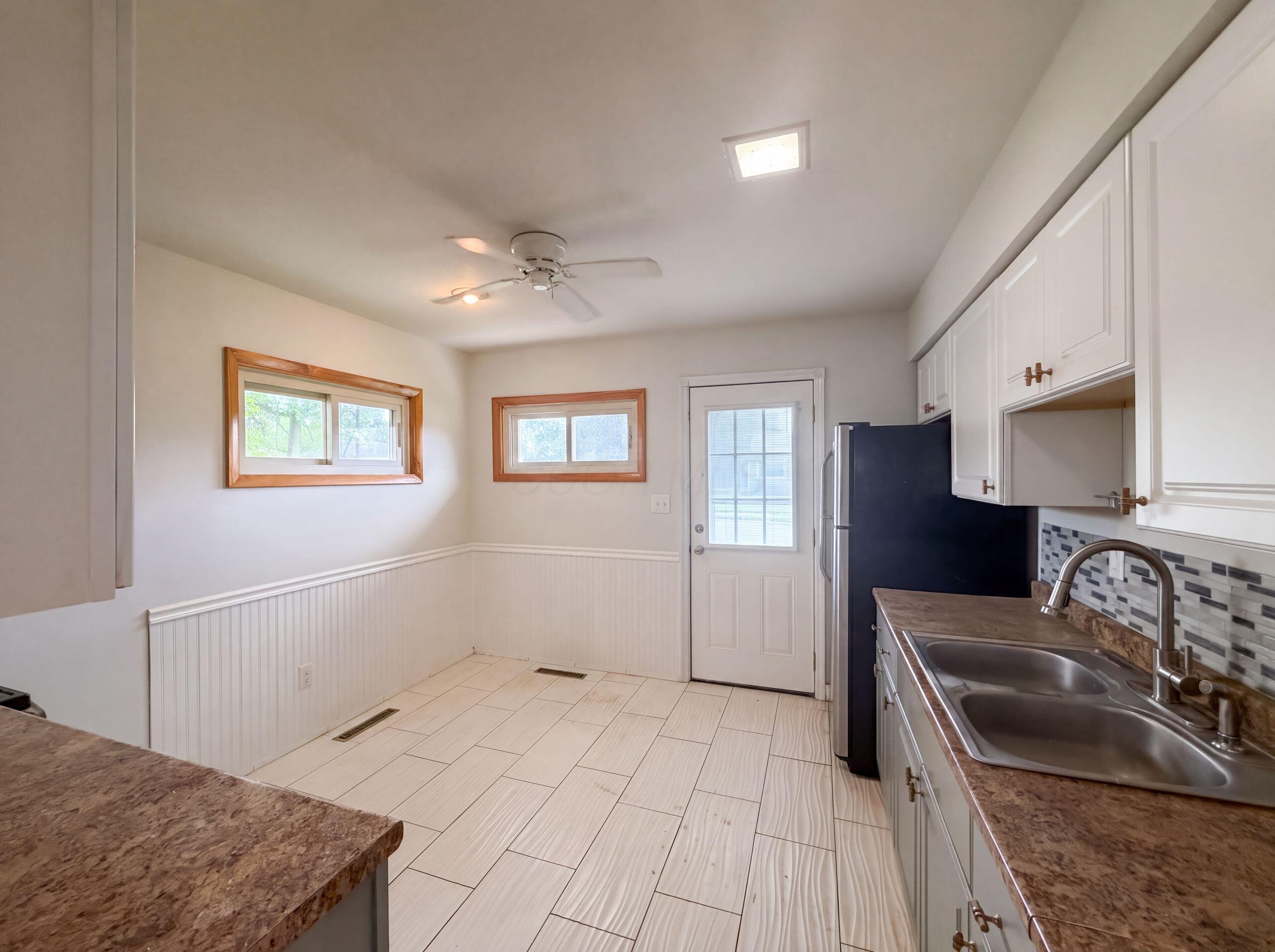 2221 Myrtle Avenue Property Photo 8