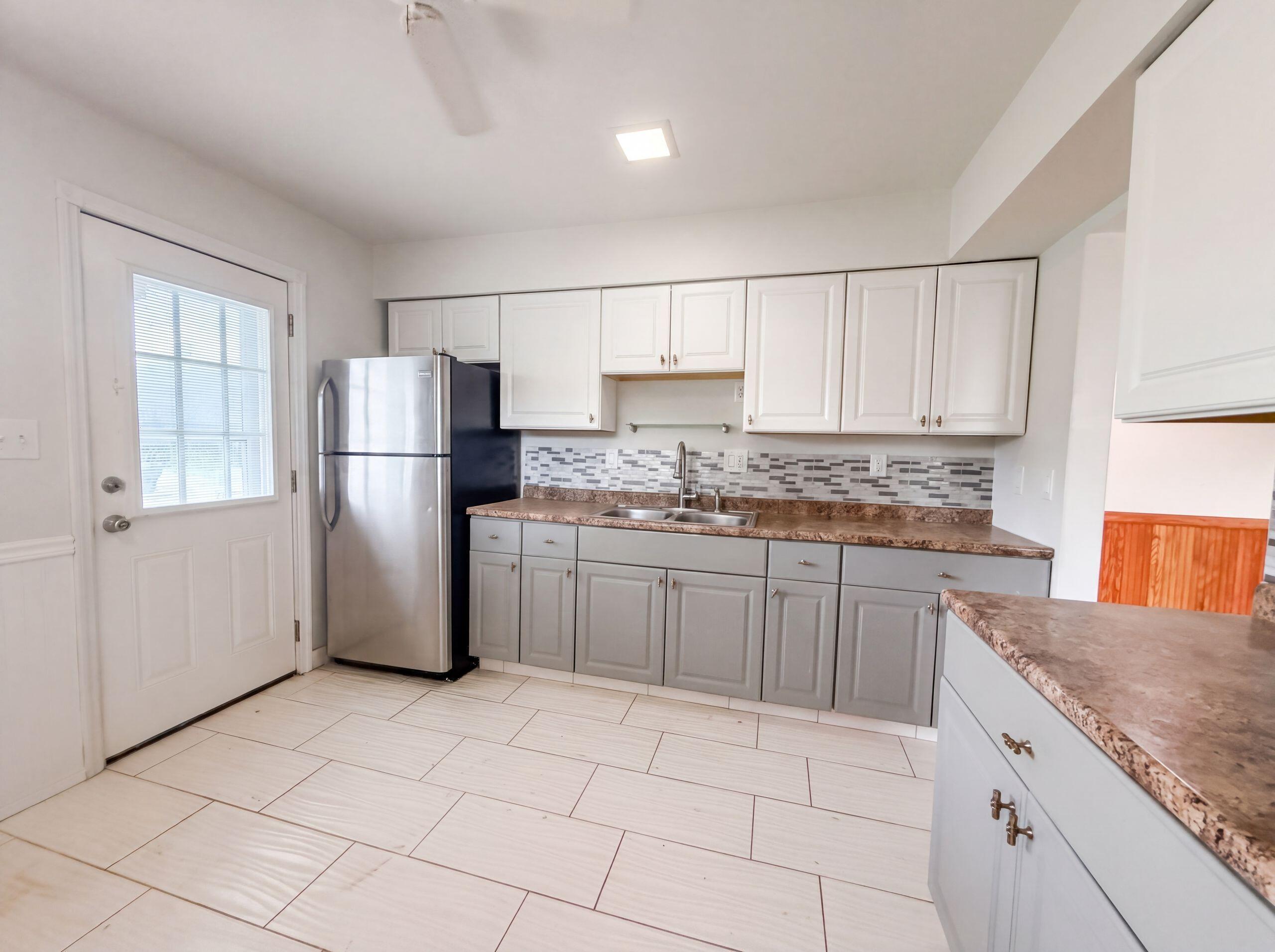 2221 Myrtle Avenue Property Photo 9
