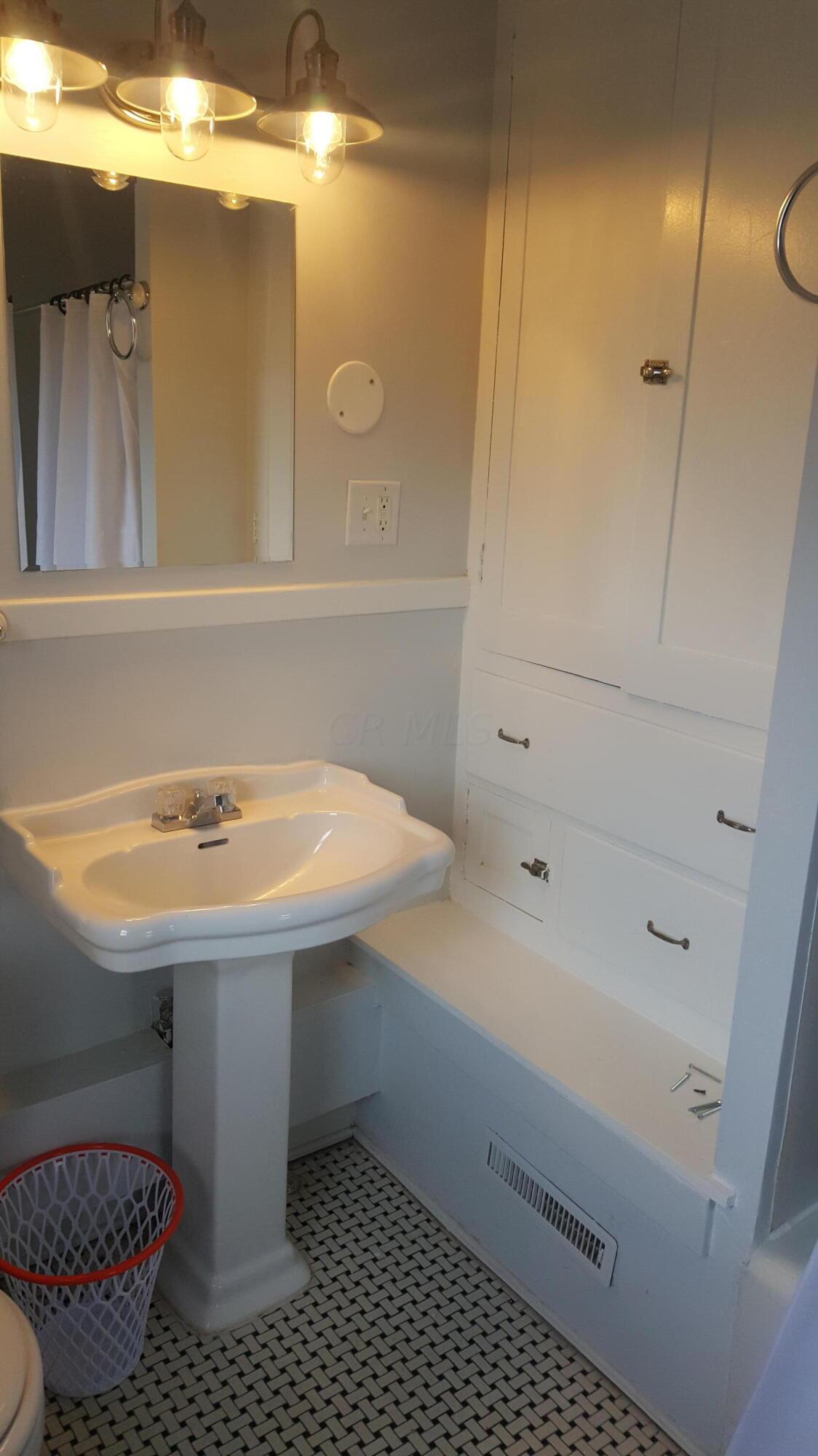 254 W Johnstown Road Property Photo 6