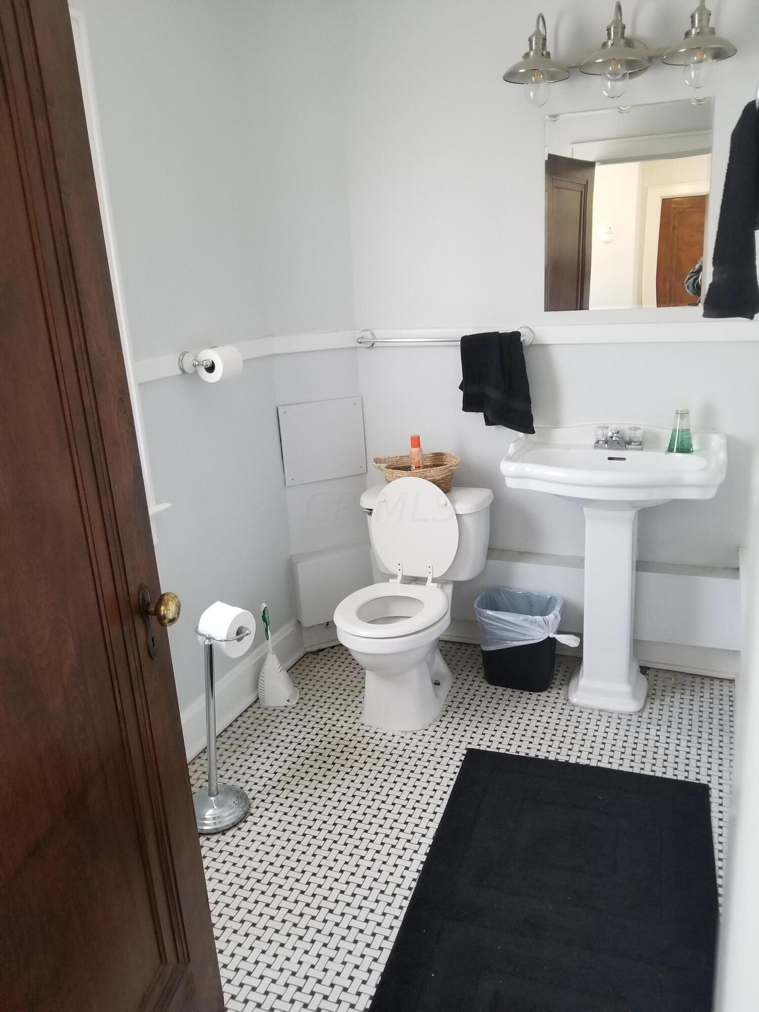 254 W Johnstown Road Property Photo 8