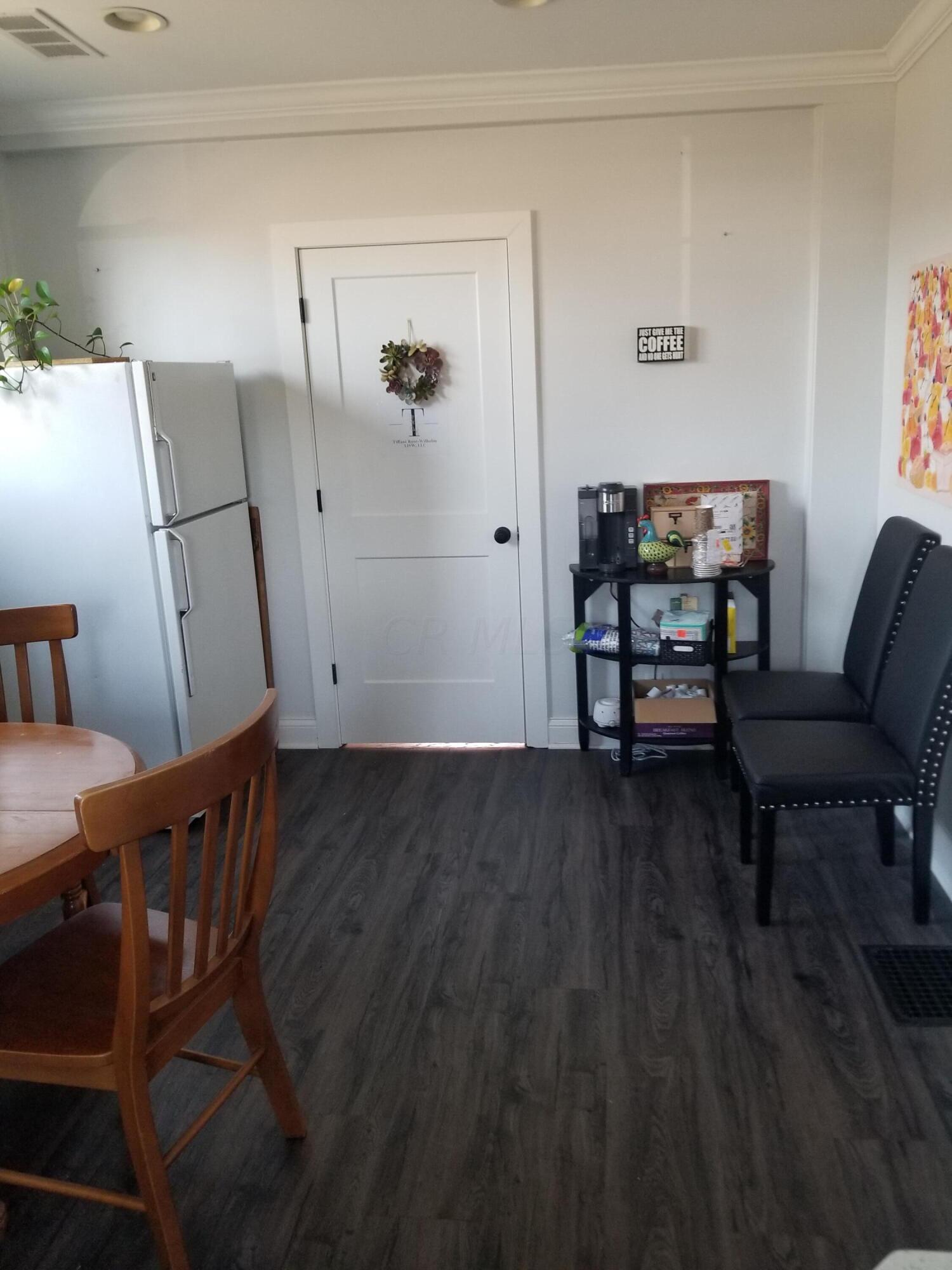 254 W Johnstown Road Property Photo 9