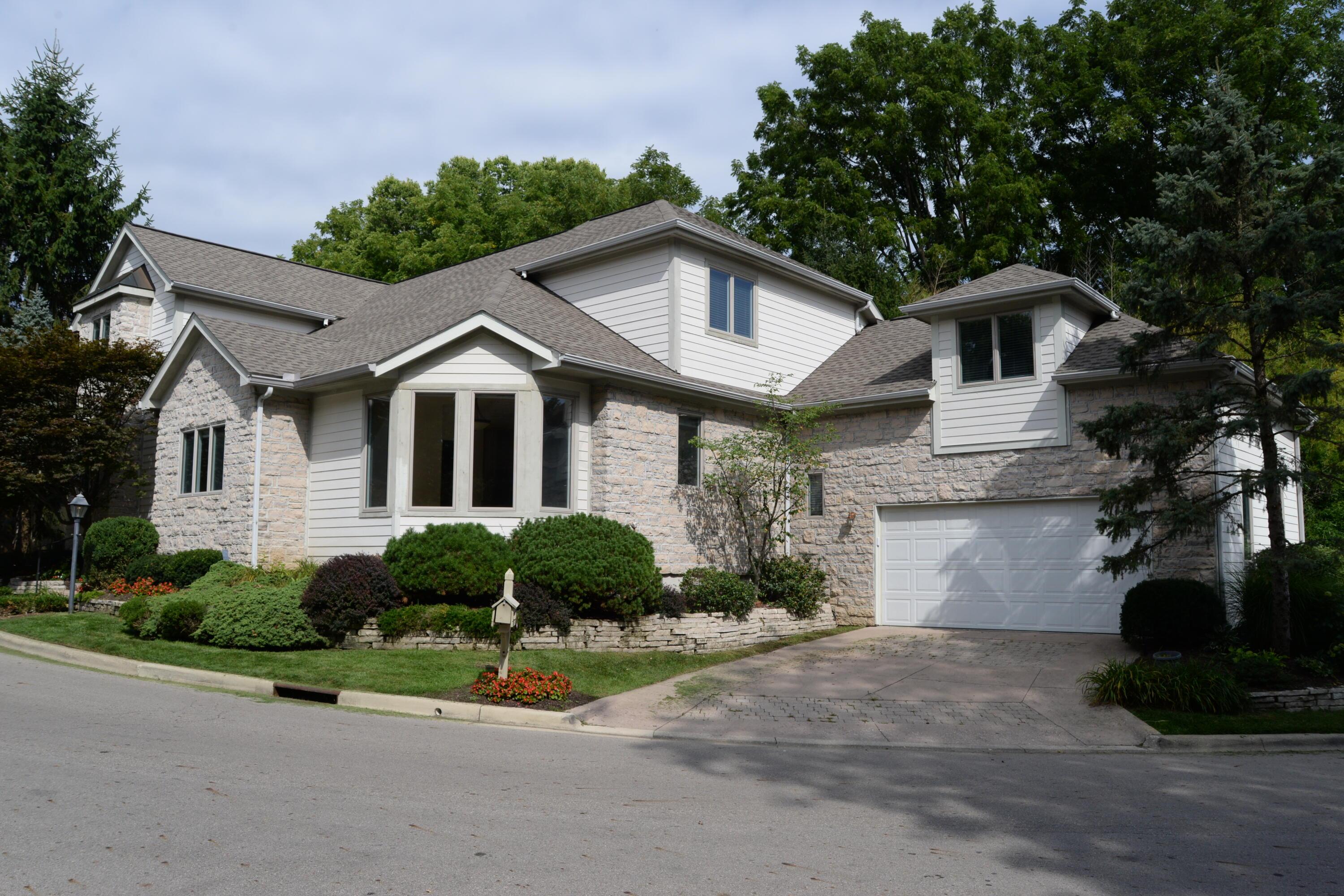 3166 Melbury Drive Property Photo 3