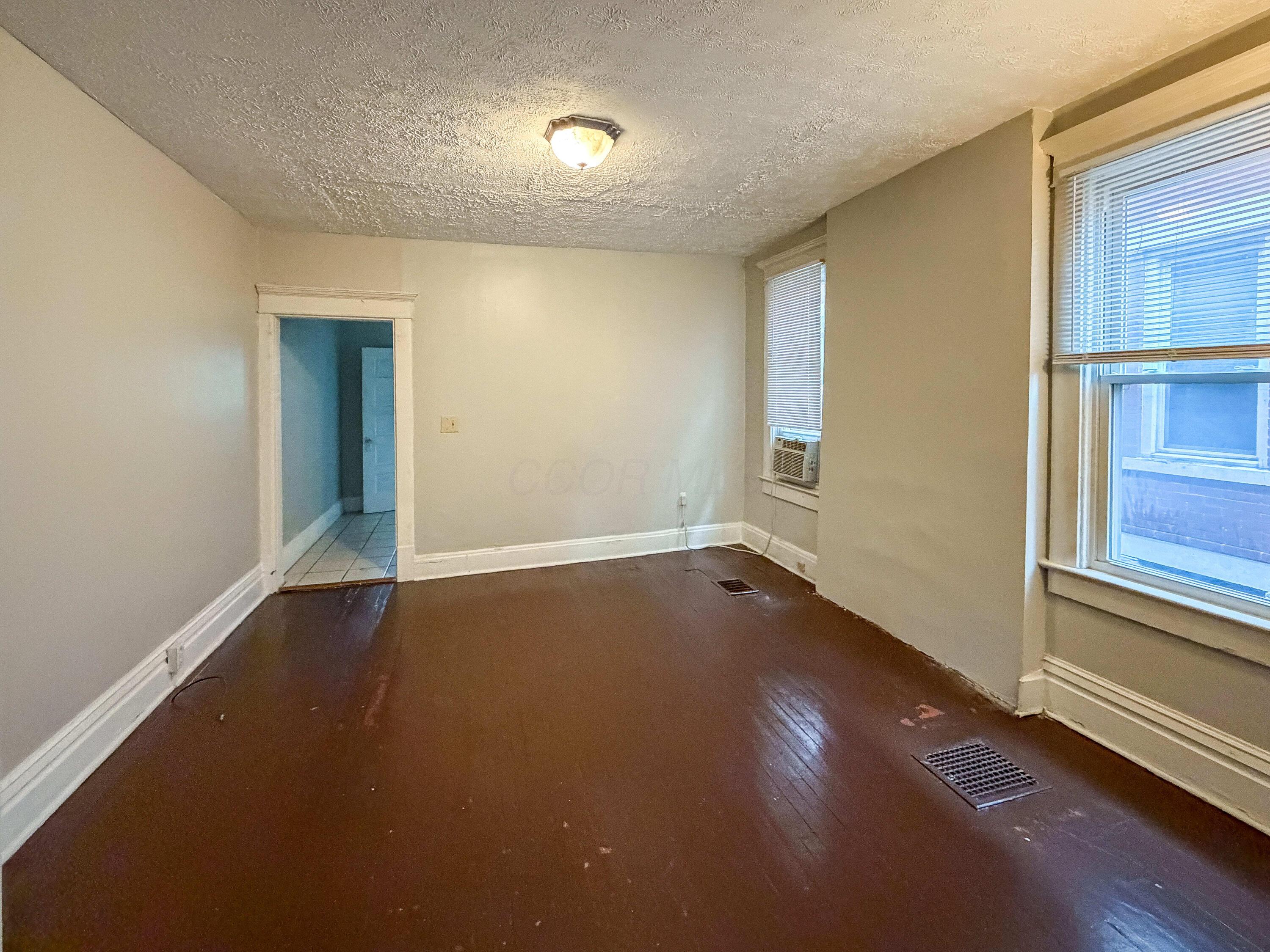 414 E 14th Avenue Property Photo 5
