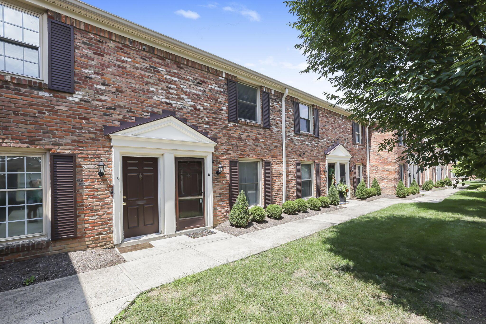 952 Chatham Lane, D Property Photo 1