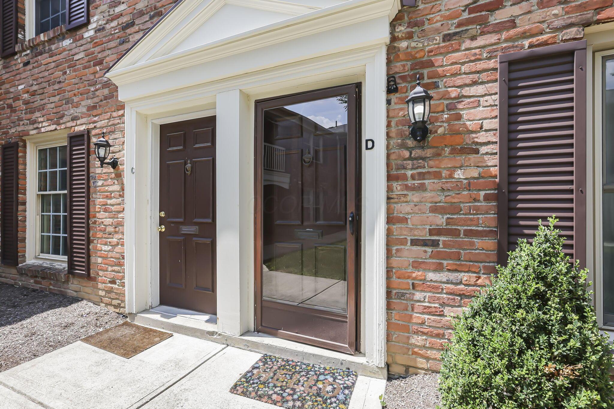952 Chatham Lane, D Property Photo 2