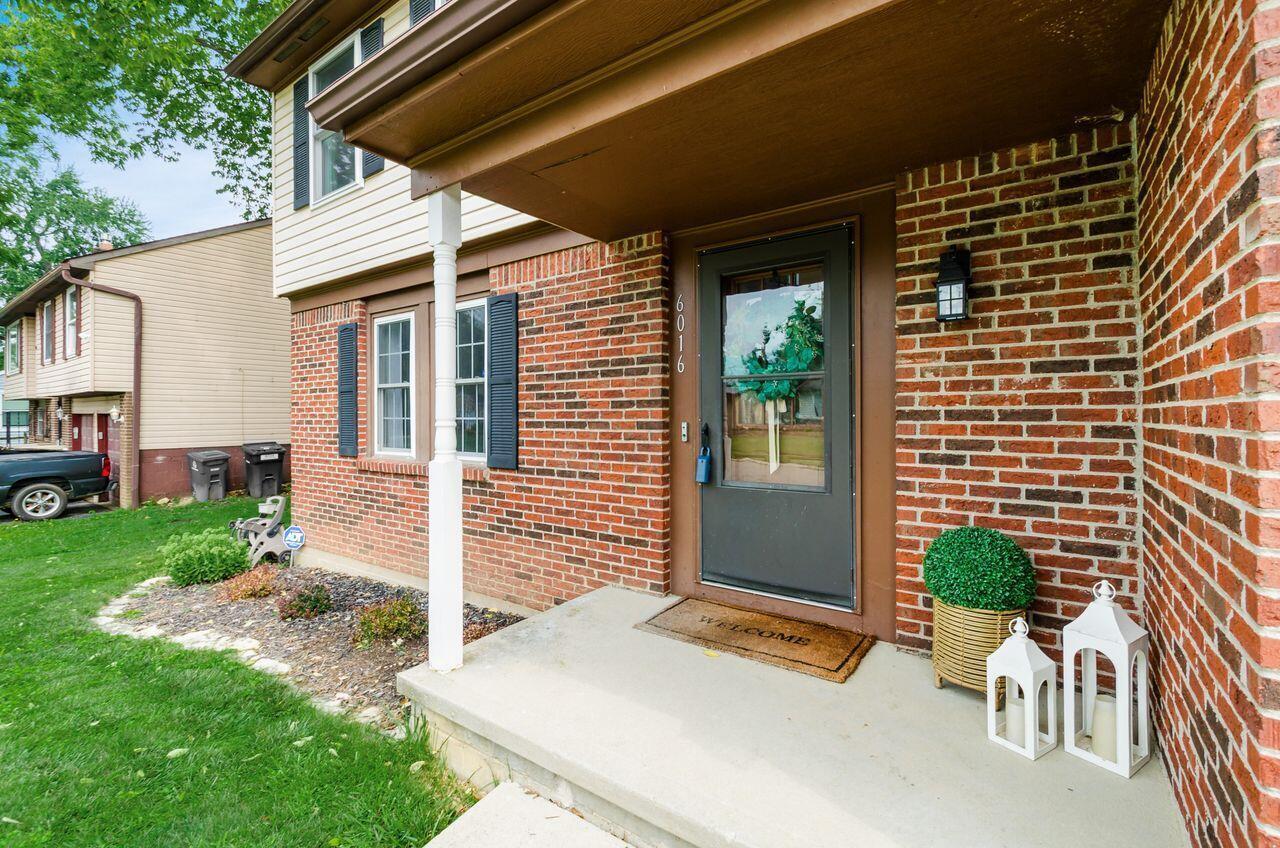 6016 Winterberry Drive Property Photo 3