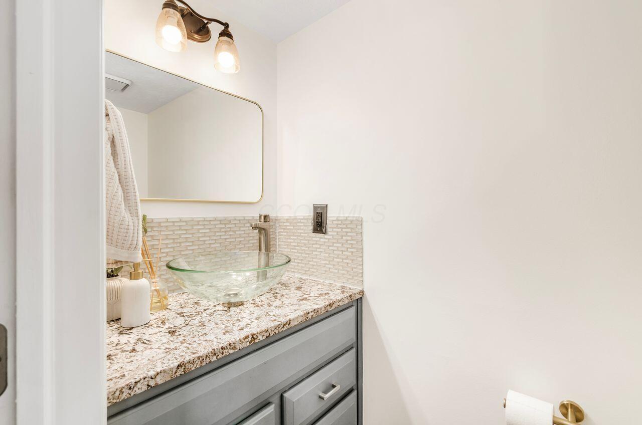 6016 Winterberry Drive Property Photo 15
