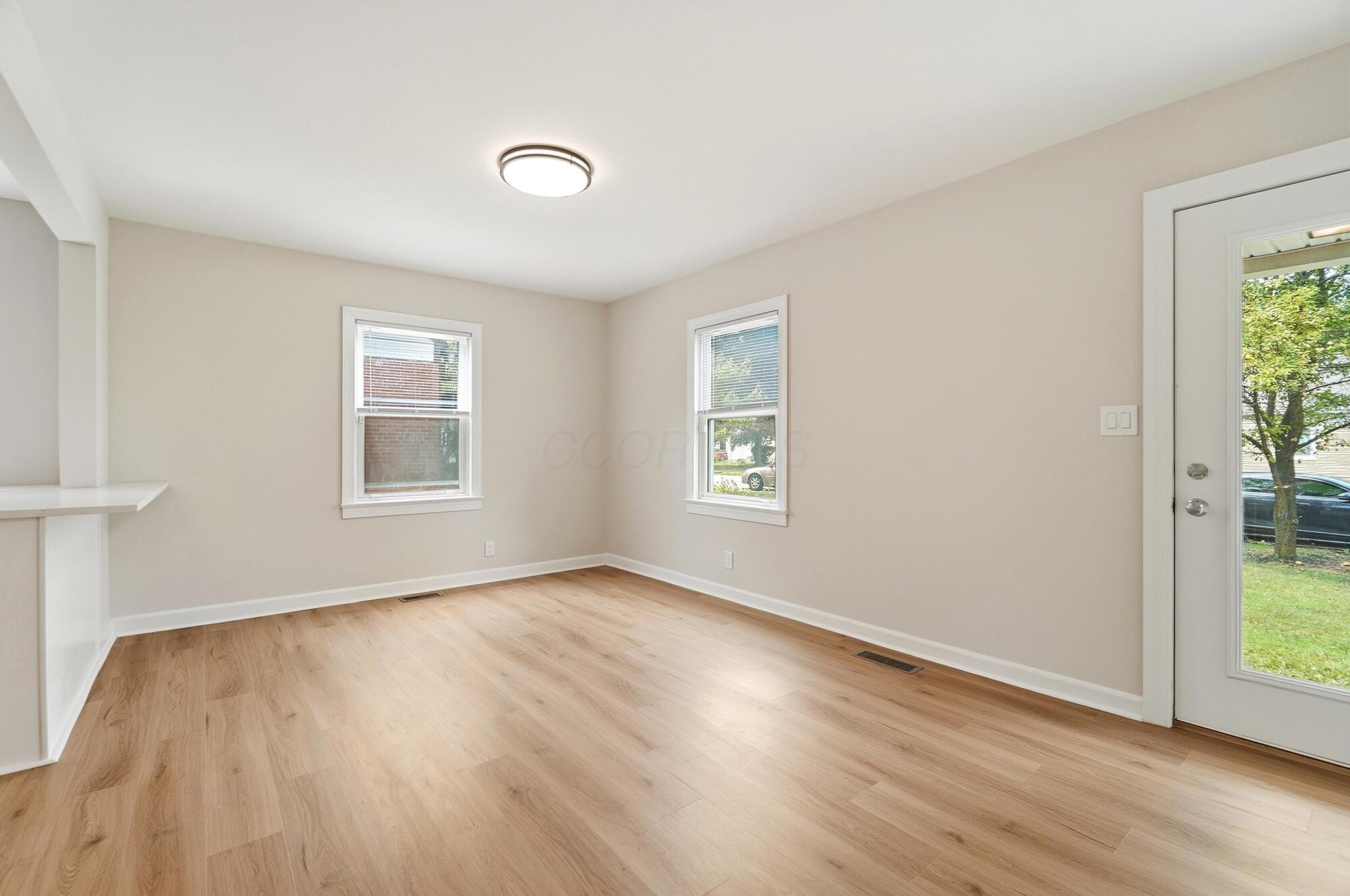883 W 9th Avenue Property Photo 7
