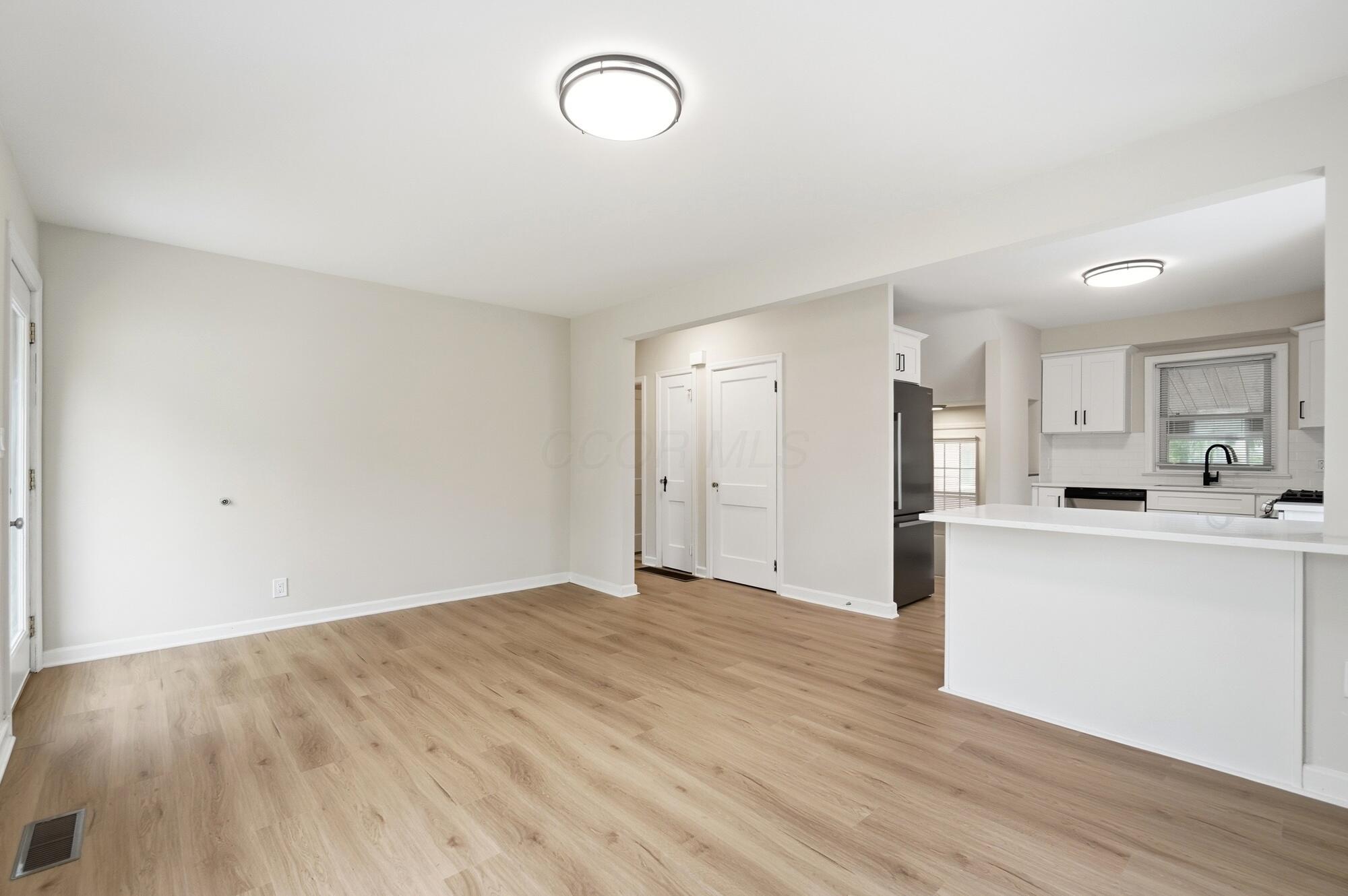 883 W 9th Avenue Property Photo 9