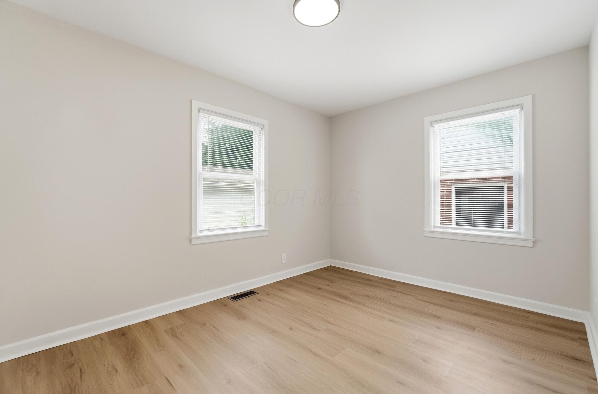883 W 9th Avenue Property Photo 18