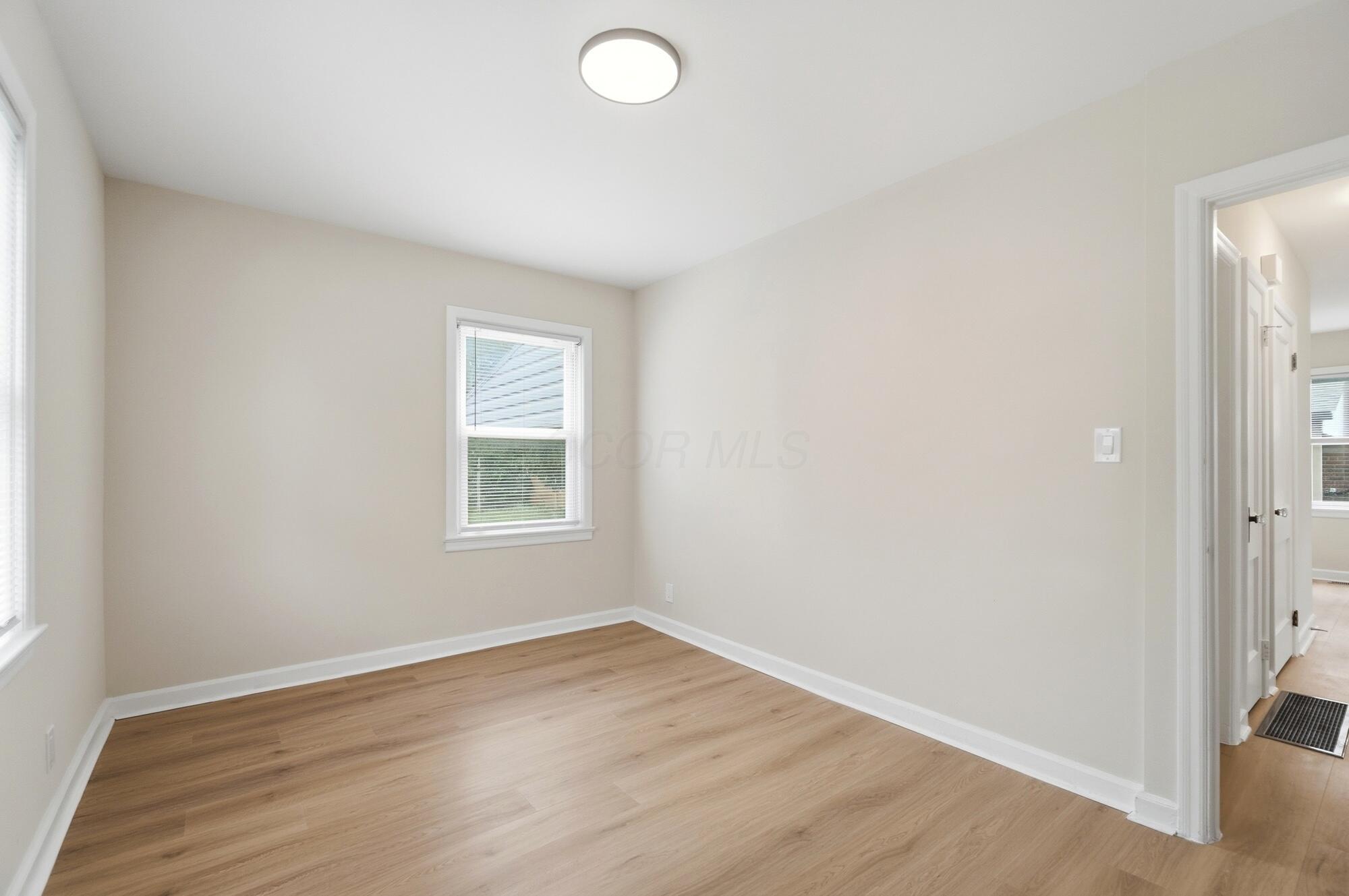 883 W 9th Avenue Property Photo 19