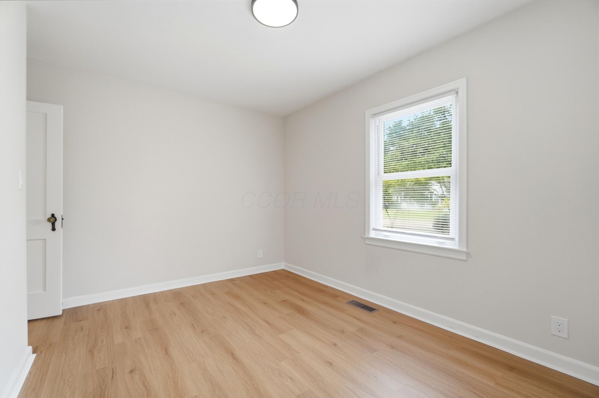 883 W 9th Avenue Property Photo 25