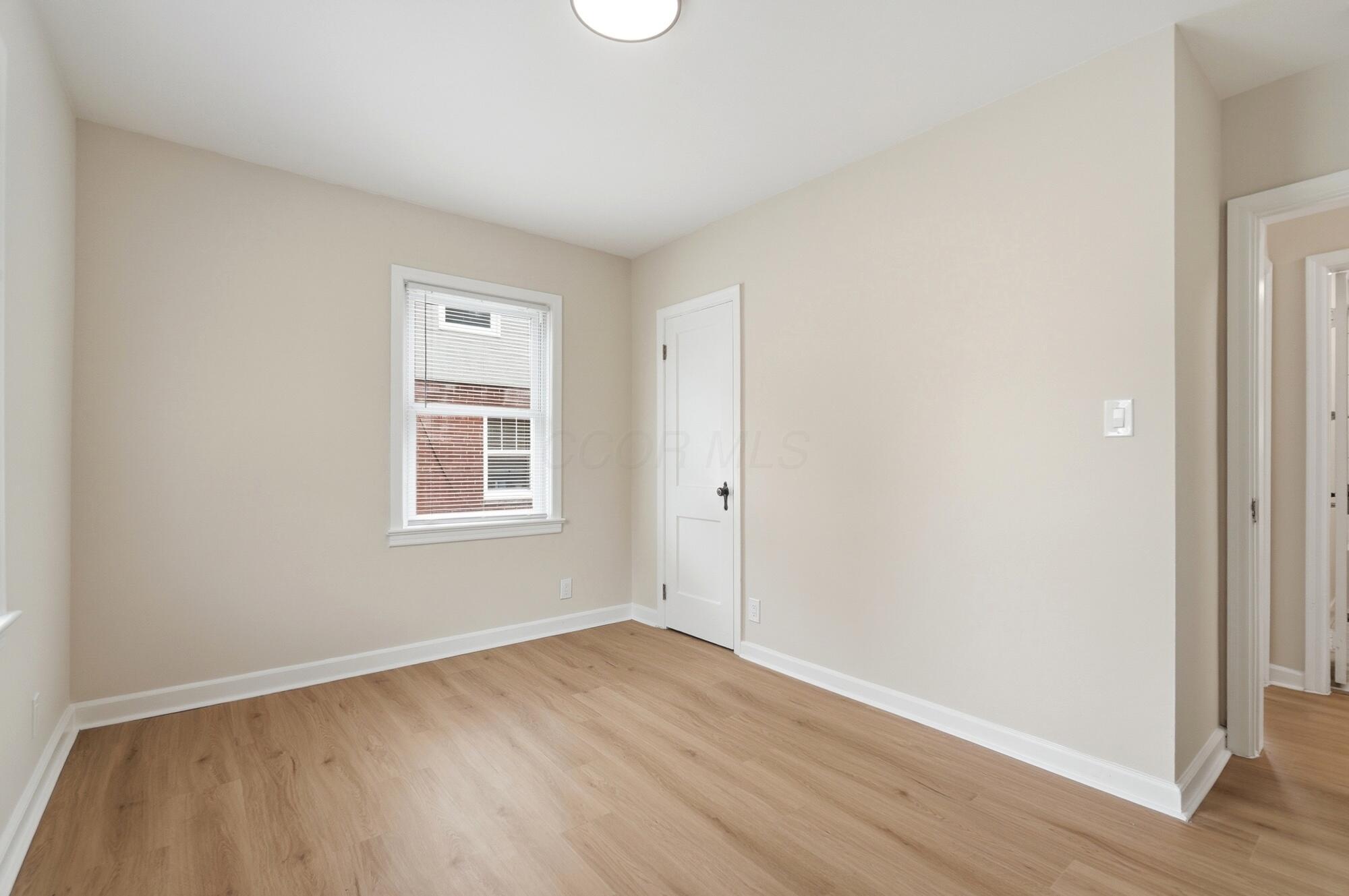 883 W 9th Avenue Property Photo 30
