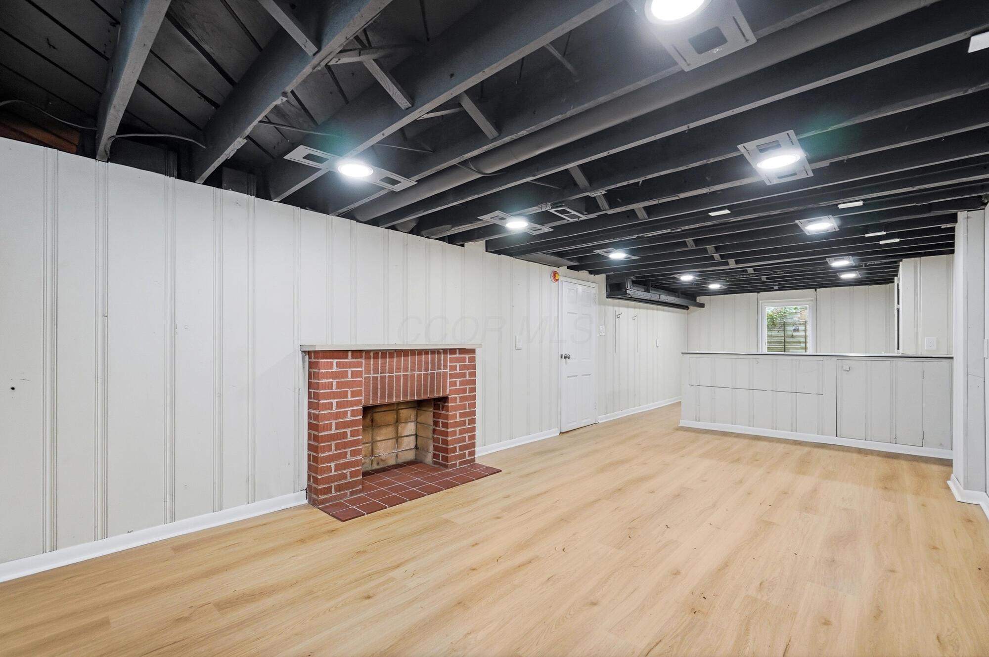 883 W 9th Avenue Property Photo 38