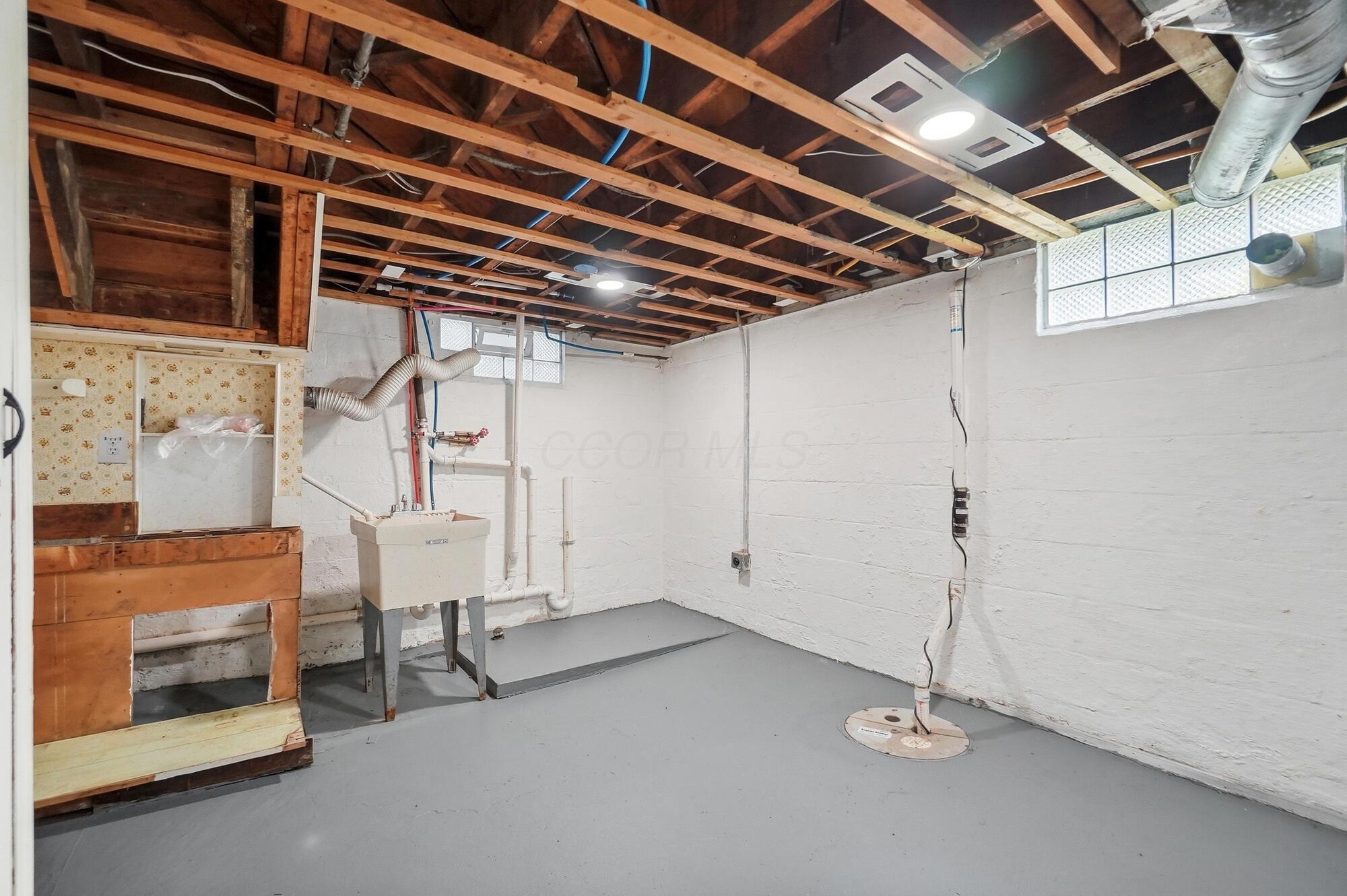 883 W 9th Avenue Property Photo 42