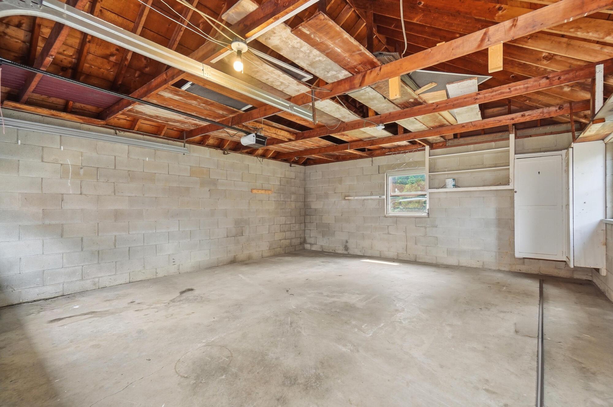 883 W 9th Avenue Property Photo 53
