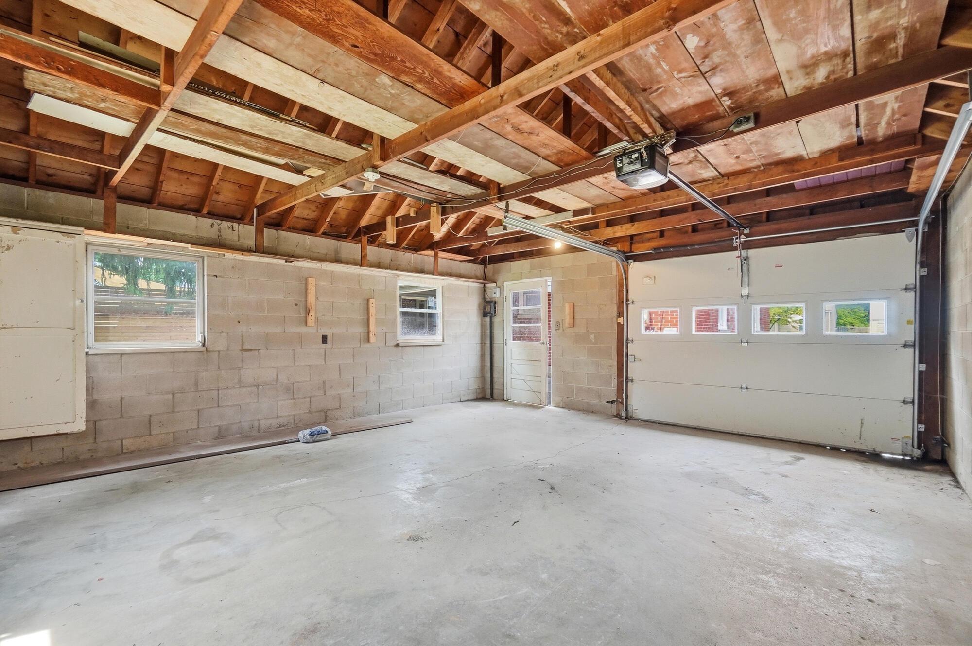 883 W 9th Avenue Property Photo 54