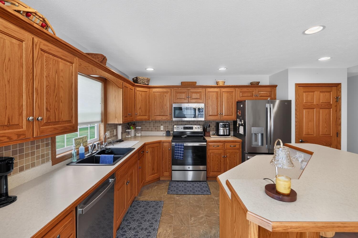 870 Fairway Drive Property Photo 9