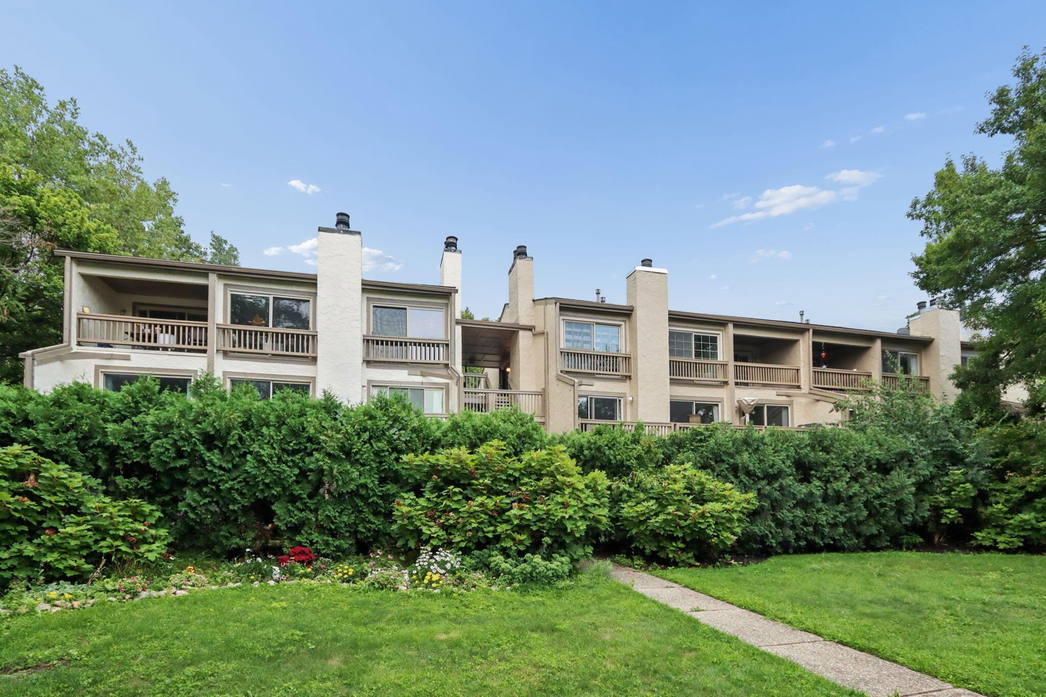 1218 Lake Shore, B Property Photo 2