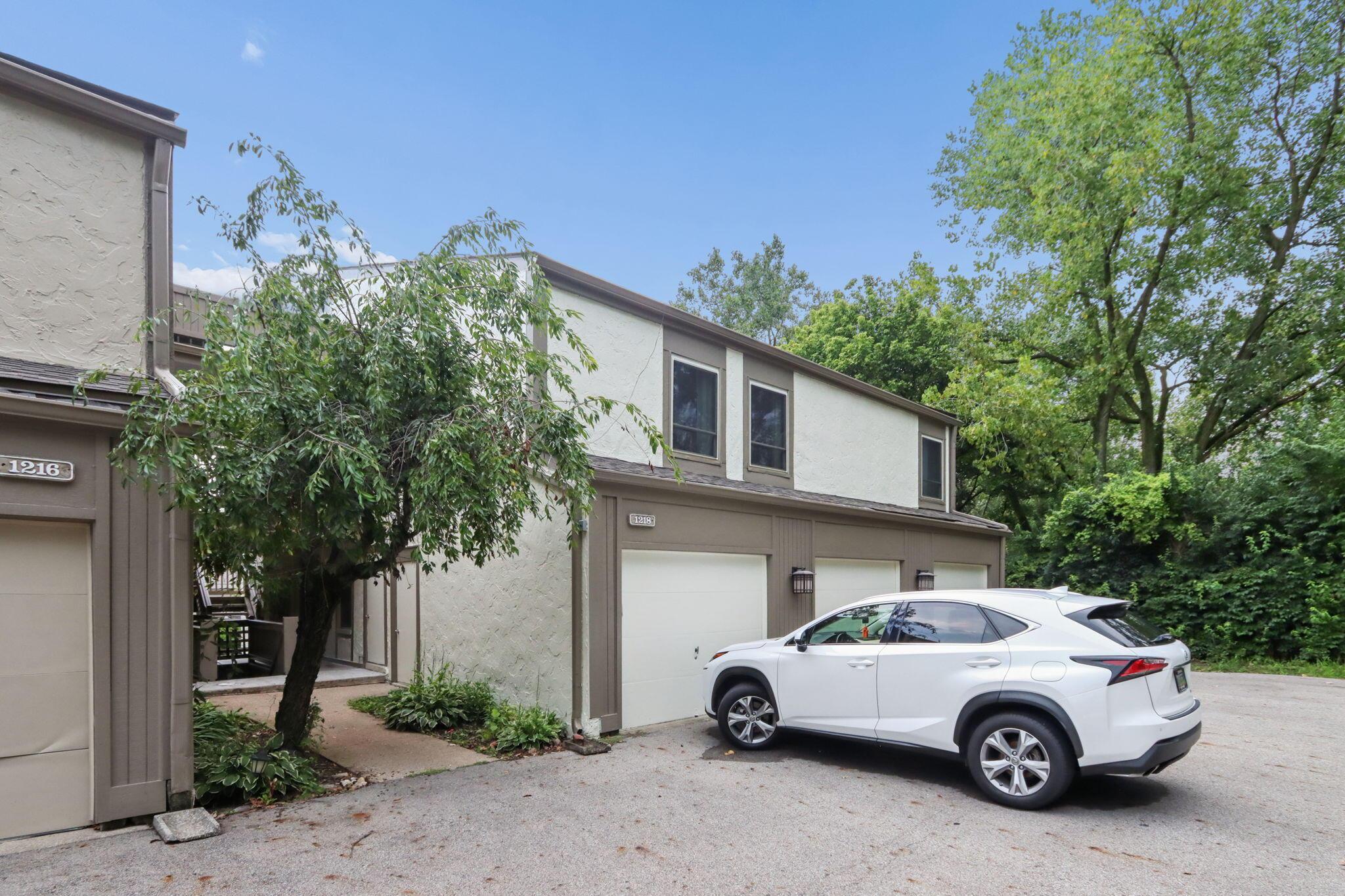 1218 Lake Shore, B Property Photo 4
